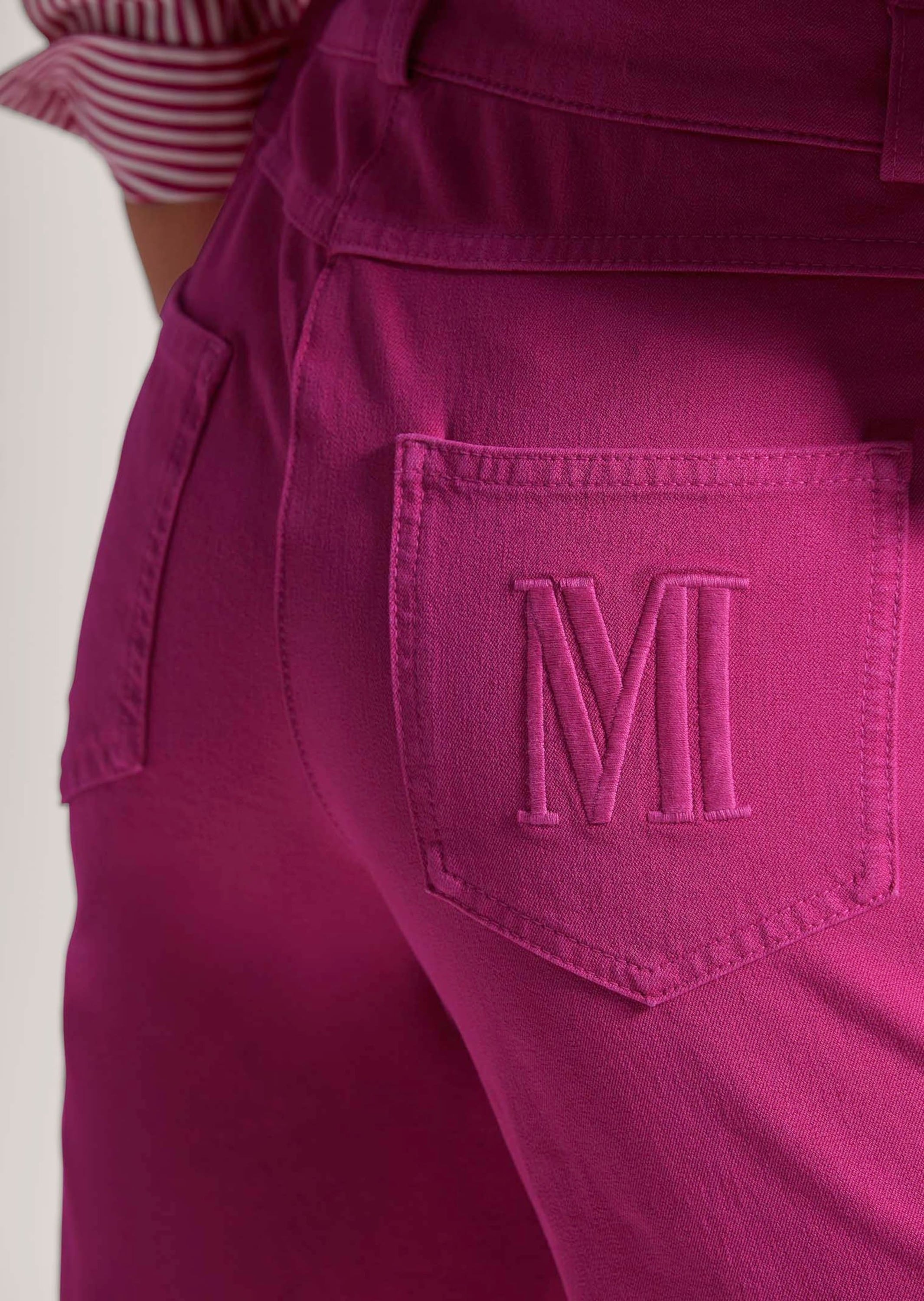 MADELEINE Regular-fit-Jeans »M-Jeans, weit M-Jeans in gerader Form mit Logo-Stickerei«