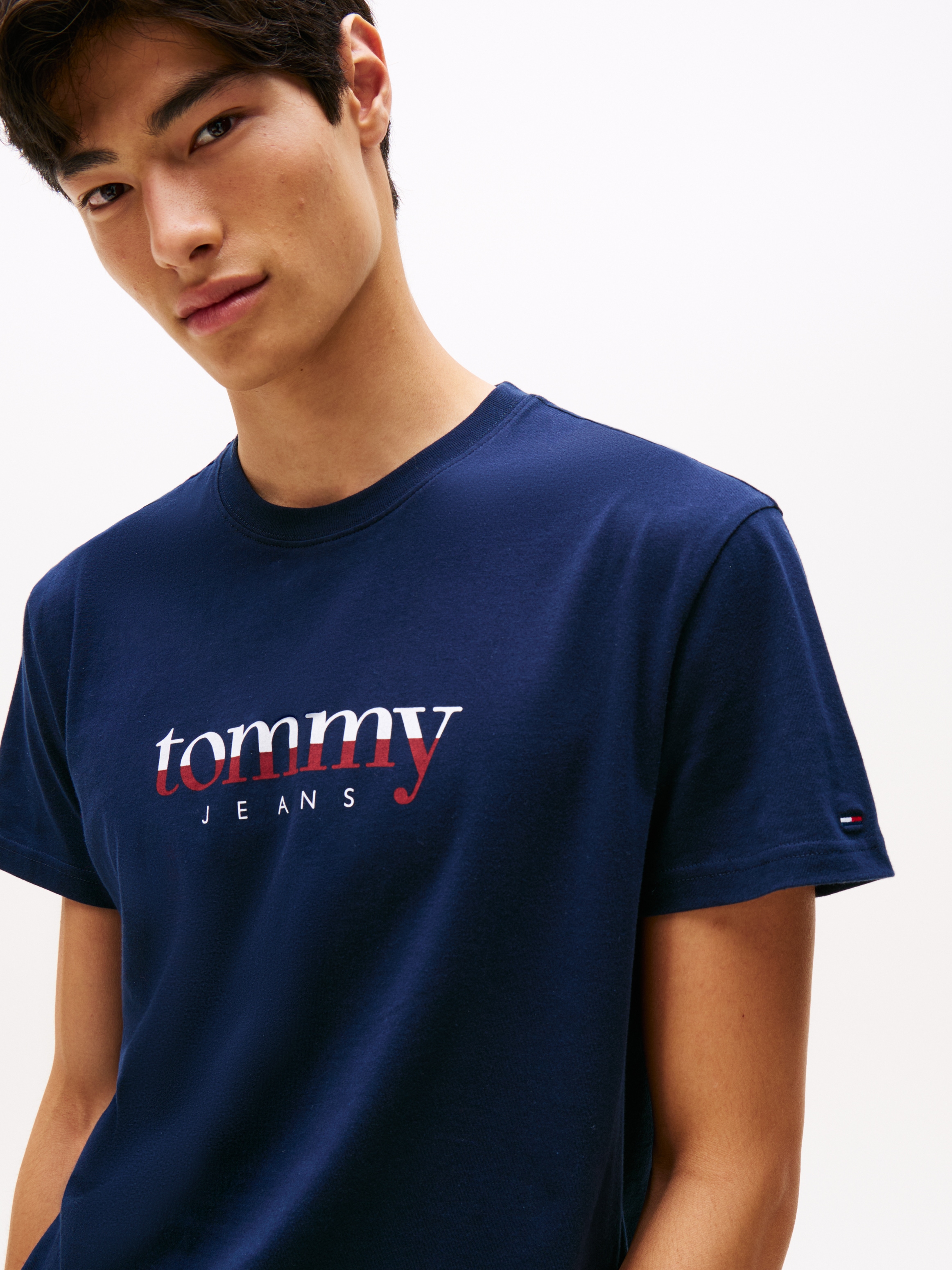 Tommy Jeans T-Shirt »aus Jersey mit Logo«