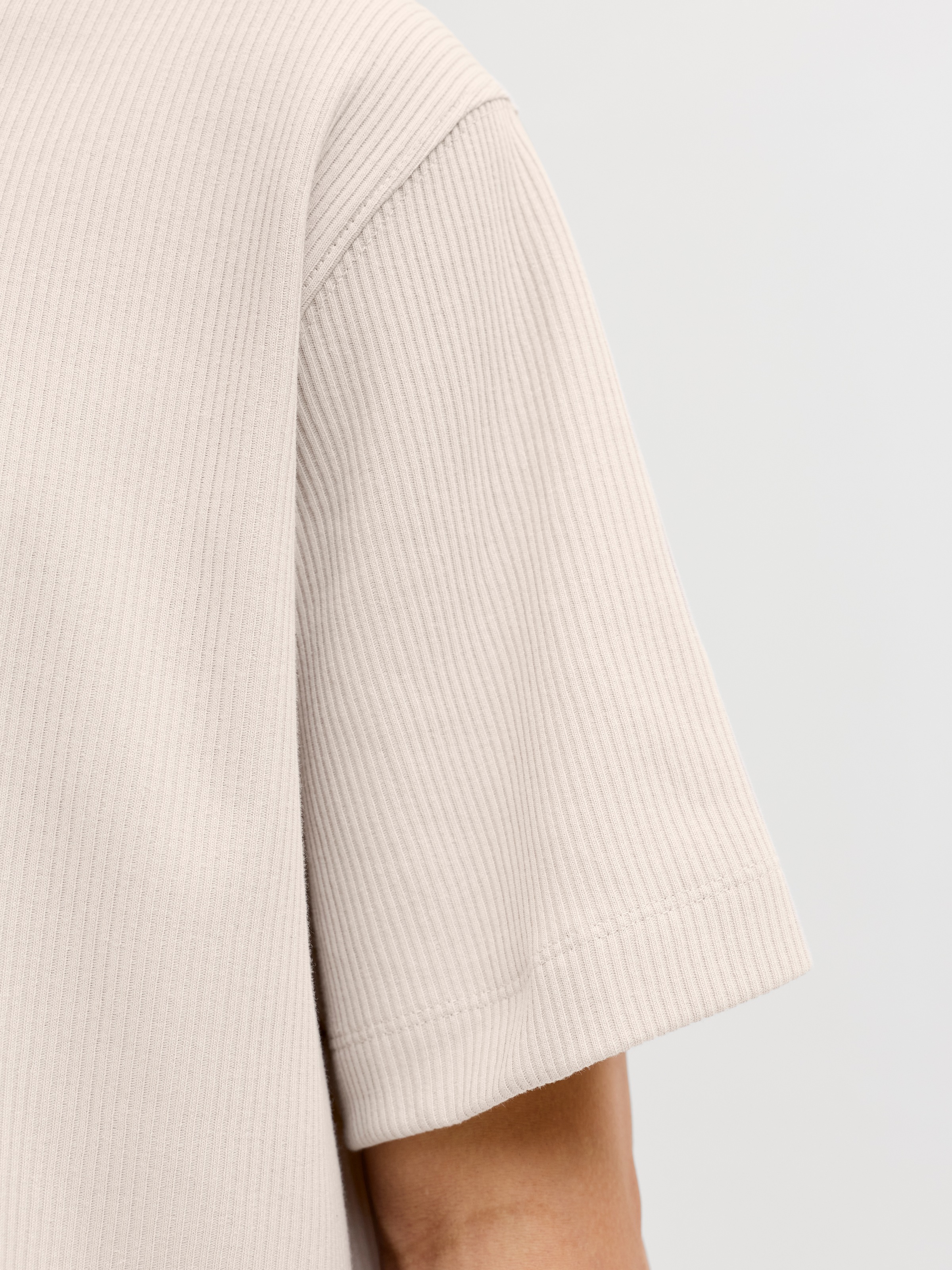 Jack & Jones Rundhalsshirt »JJEHARRISON STRUCTURE TEE SS O-NECK LN« mit Rundhalsusschnitt