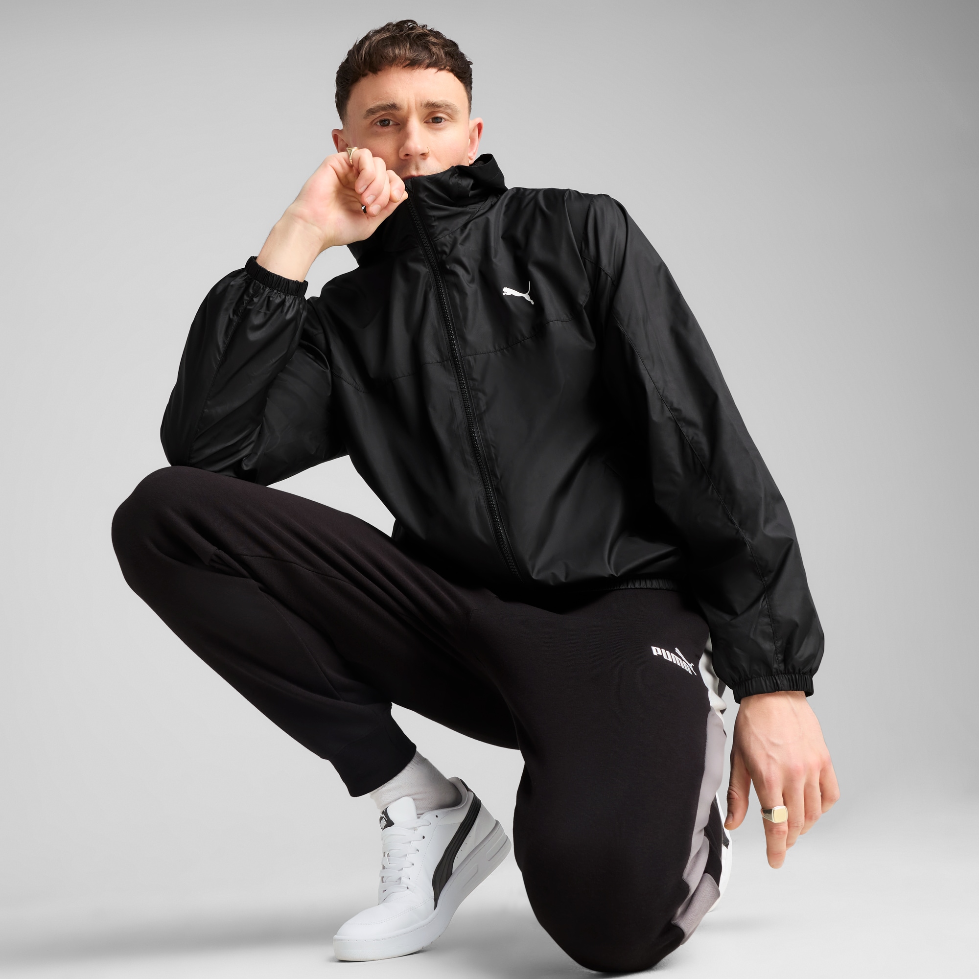 PUMA Windbreaker "ESS REGULAR WINDBREAKER" mit Kapuze mit kuscheliger Kapuz günstig online kaufen