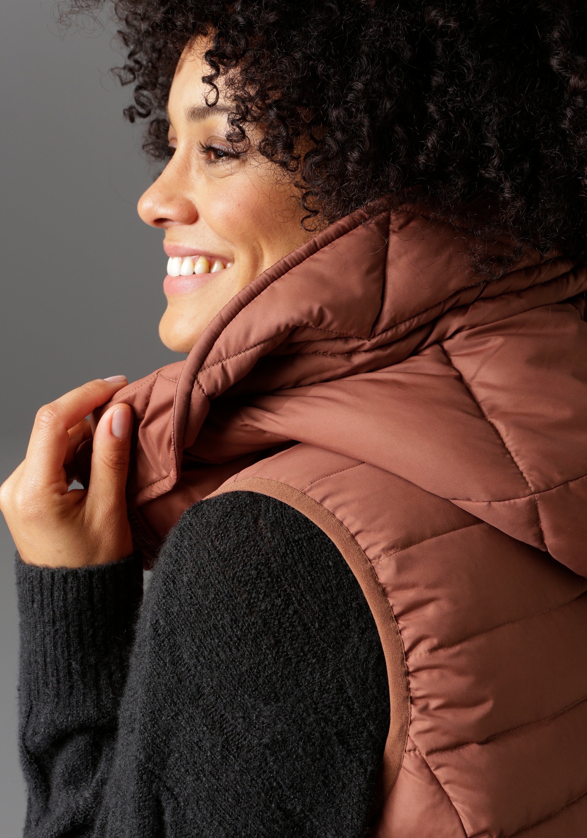 Aniston CASUAL Steppweste, mit verstellbarer Kapuze für bestellen | BAUR