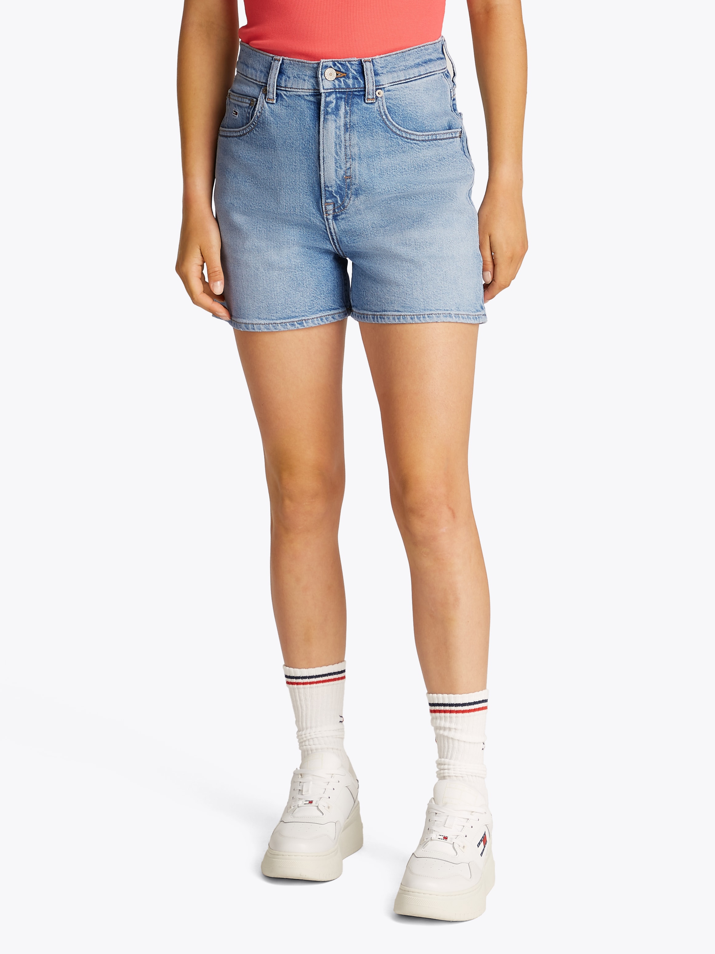 Tommy Jeans Shorts "MOM SHORT BI0112", mit Logo-Badge, in blauer Waschung günstig online kaufen