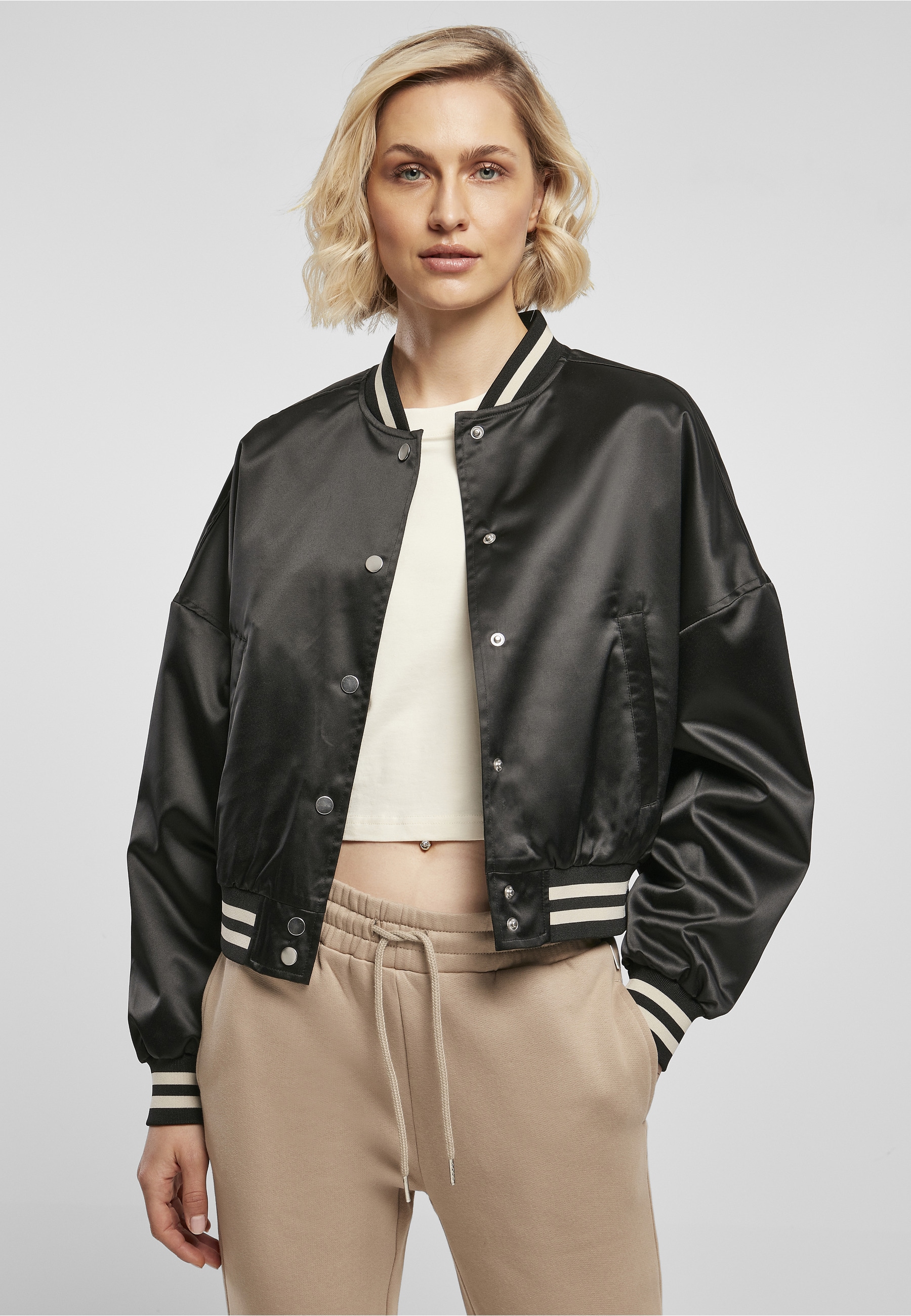 URBAN CLASSICS Collegejacke »Urban Classics Damen Ladies Short Oversized Satin College Jacket« 1 Stk. tlg. ohne Kapuze