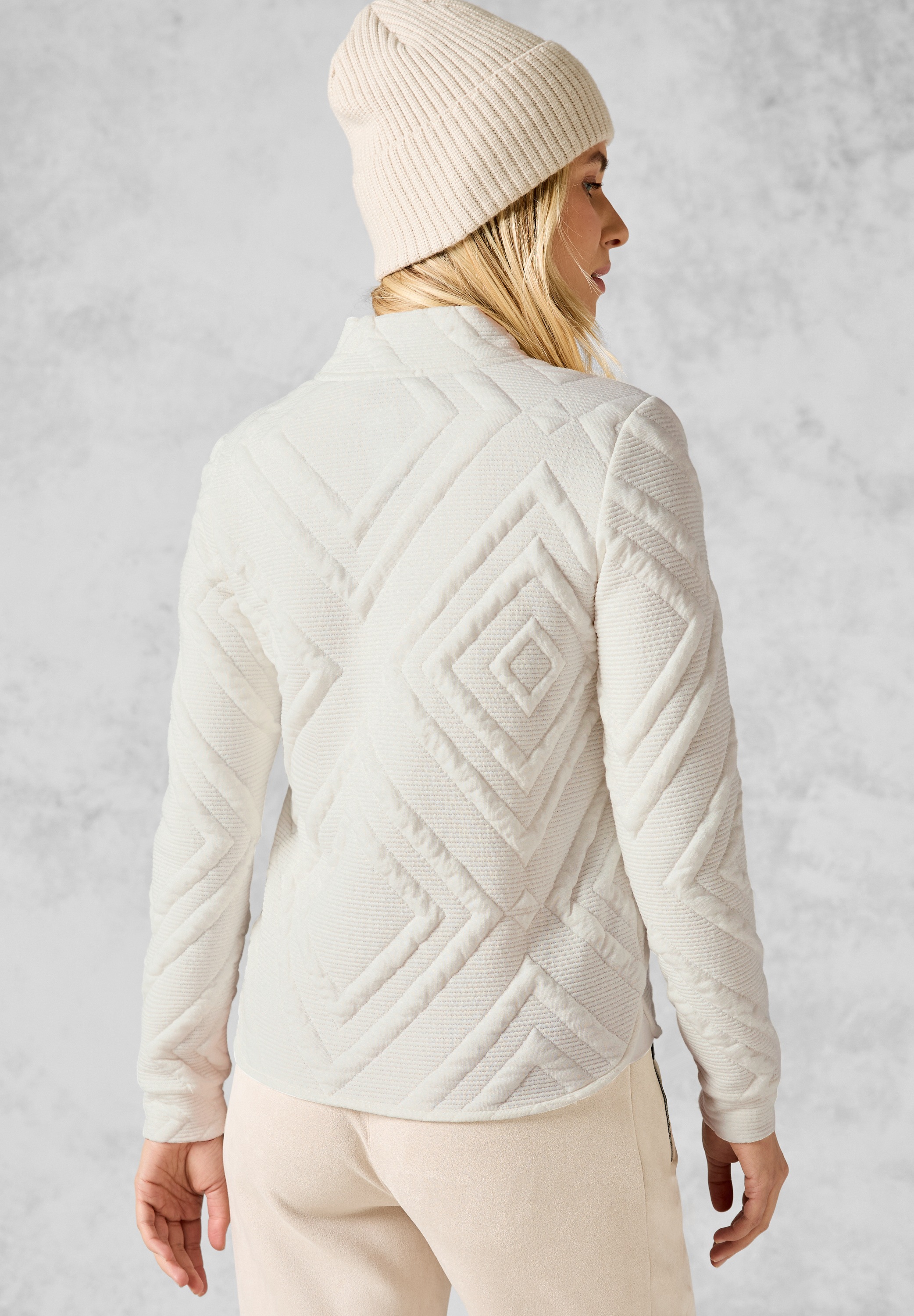 Cecil Cardigan, mit Stehkragen
