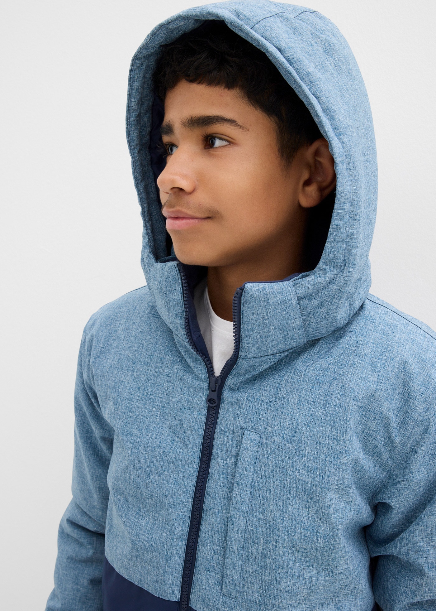 bonprix Winterjacke mit Kapuze wattierte Winterjacke im Colourblocking mit Kapuze