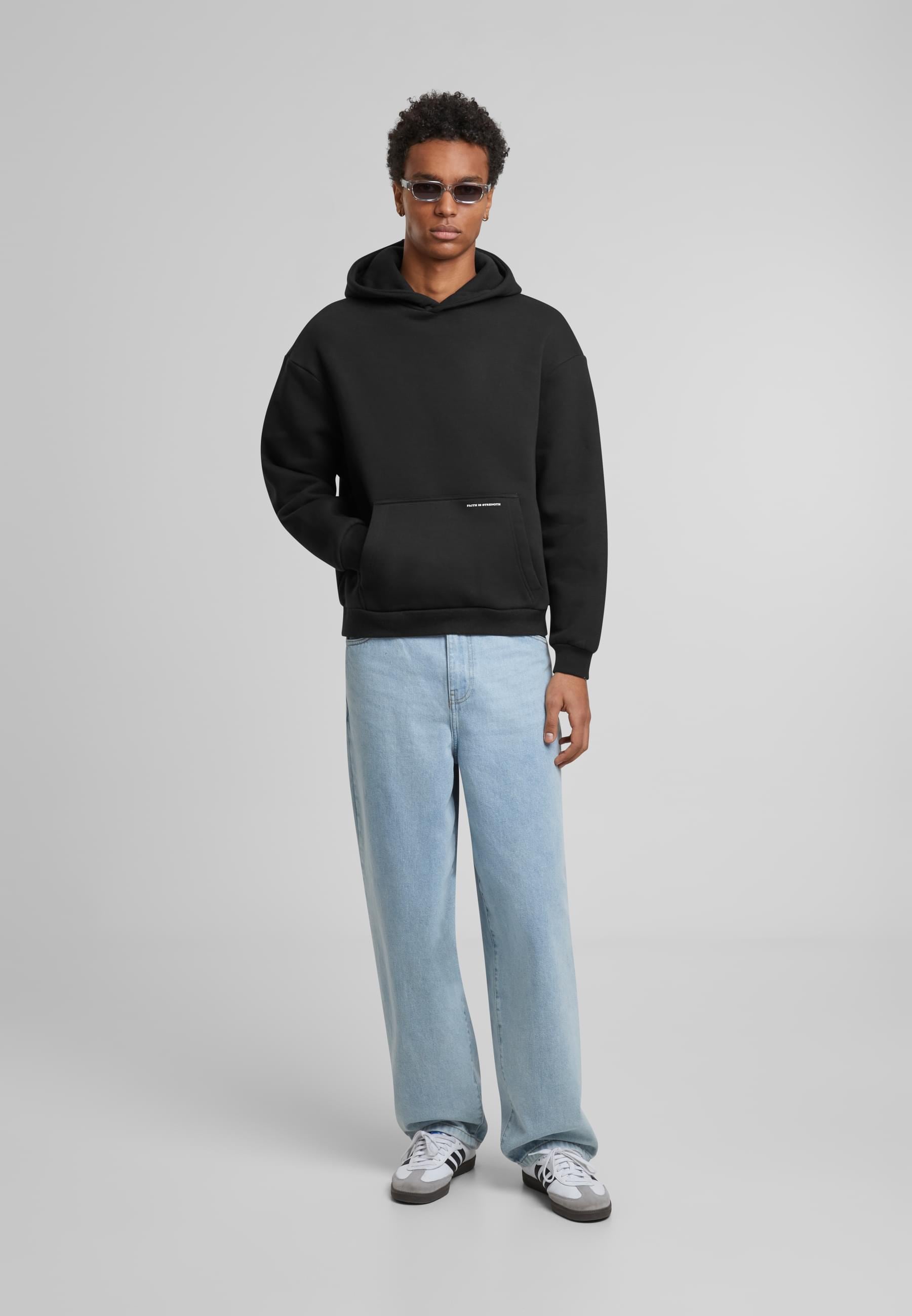 Upscale by Mister Tee Kapuzensweatshirt »Upscale by Mister Tee Faith Is Strength Fluffy Hoody«, (1 tlg.)