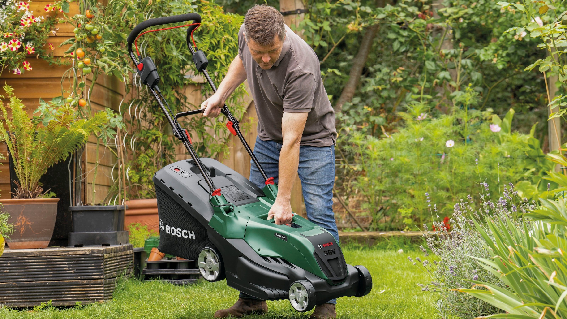 Bosch Home & Garden Akkurasenmäher »AdvancedlRotak 36V-40-650«, mit 2xAkku 36V/2,0 Ah und Ladegerät