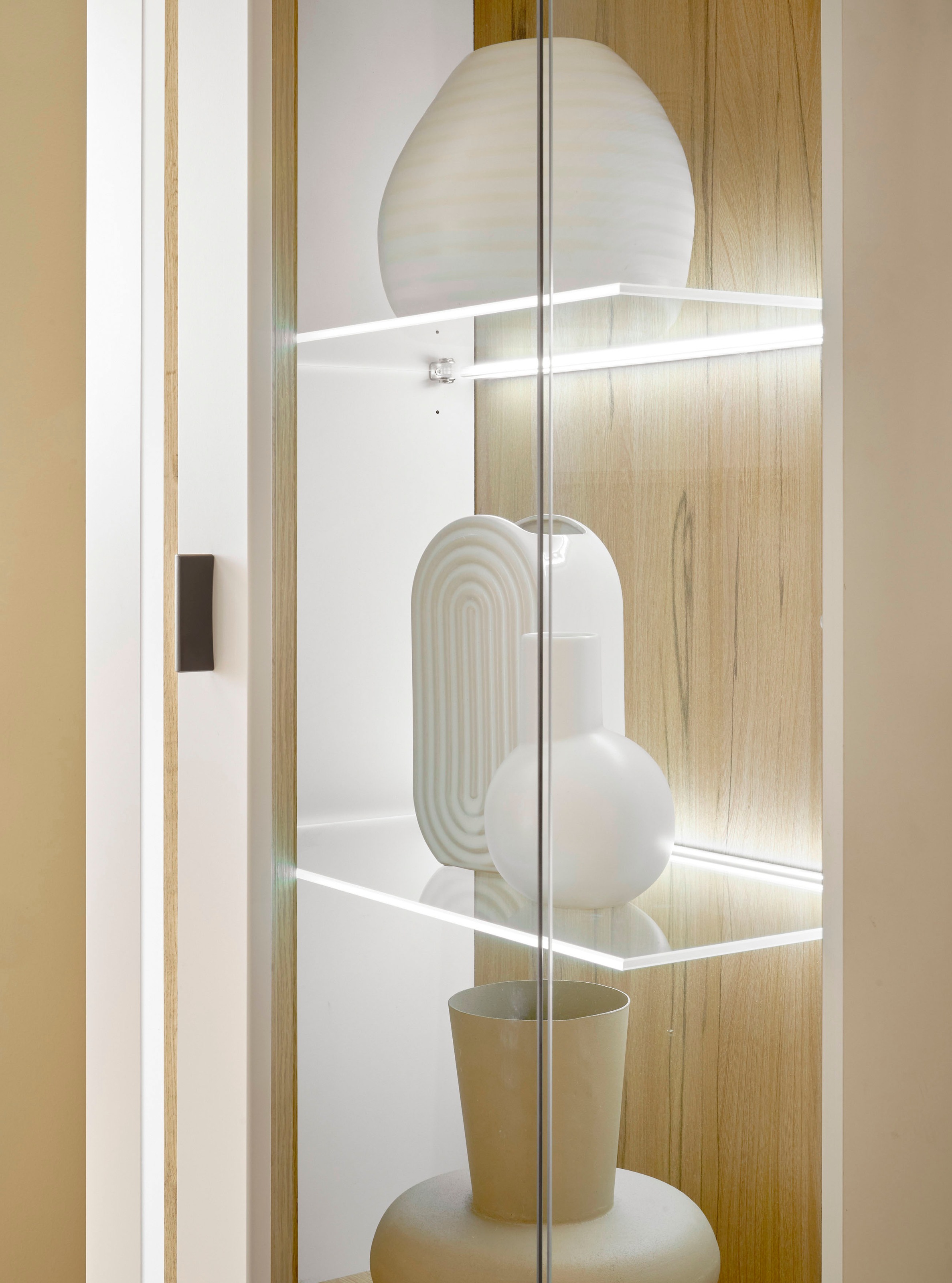 INOSIGN Vitrine »LONG ISLAND«, (1 St.), in moderner Trendfarbe,inklusive senkrechter Beleuchtung,Breite 55 cm