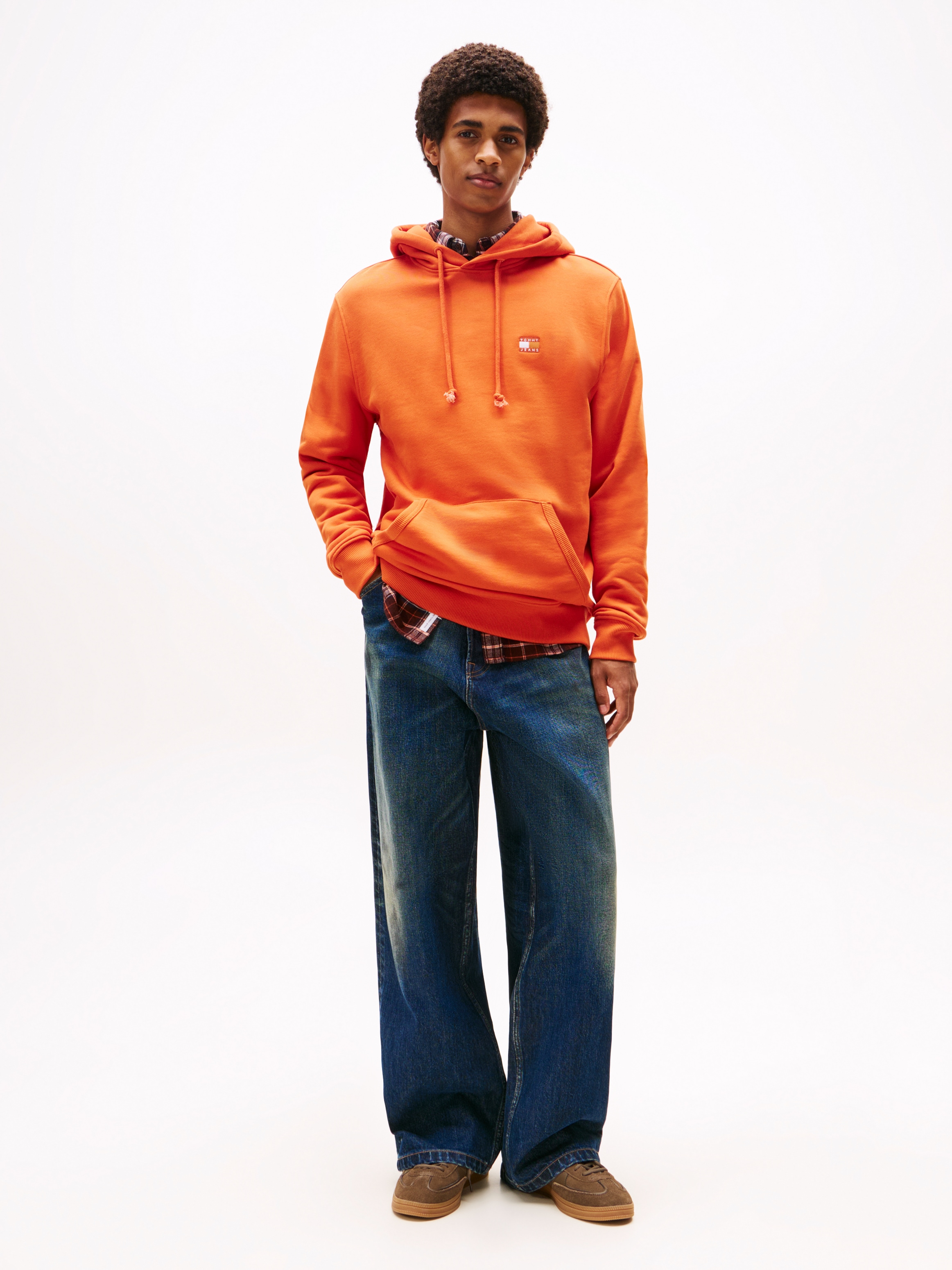 Tommy Jeans Hoodie »TJM REG BADGE HOODIE EXT«, Mit Rundhalsausschnitt