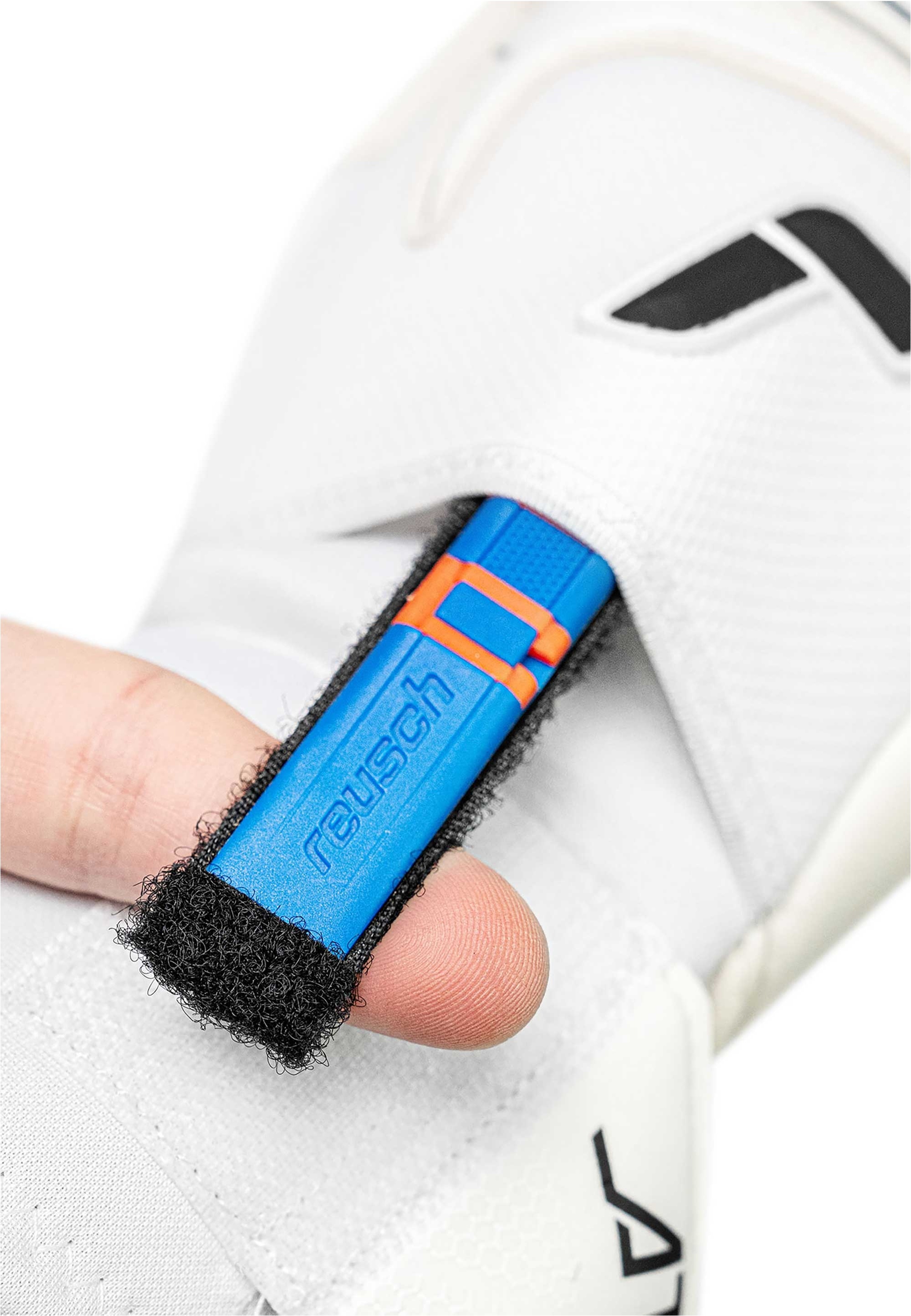 Reusch Torwarthandschuhe »Attrakt Gold X Ortho-Tec« mit integriertem Fingerschutz