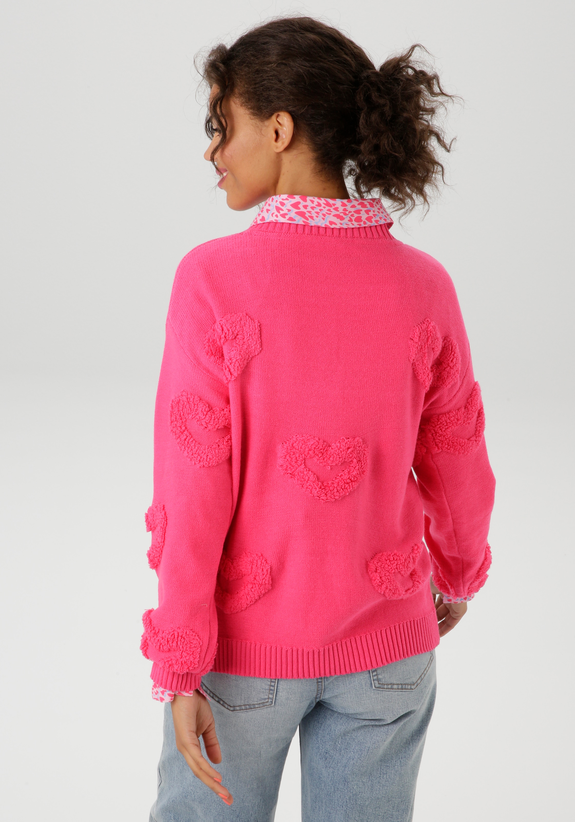 Aniston CASUAL Strickpullover, mit 3D-Effekt durch eingestrickte Herzen