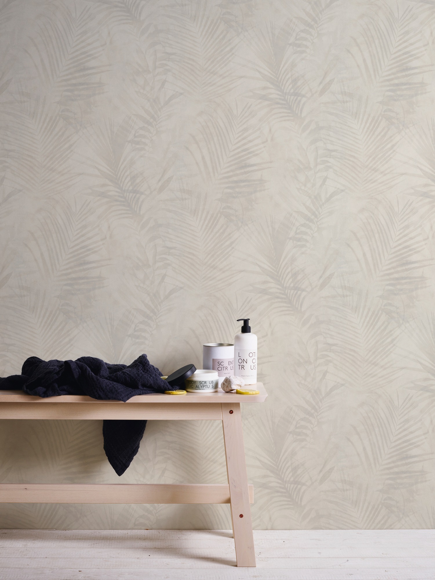 A.S. Création Vliestapete »Neue Bude 2.0 Tropical Concret mit Palmenblättern«, floral-botanisch-Wald, Dschungeltapete Tapete Palmen Tapeten Wohnzimmer Schlafzimmer Küche