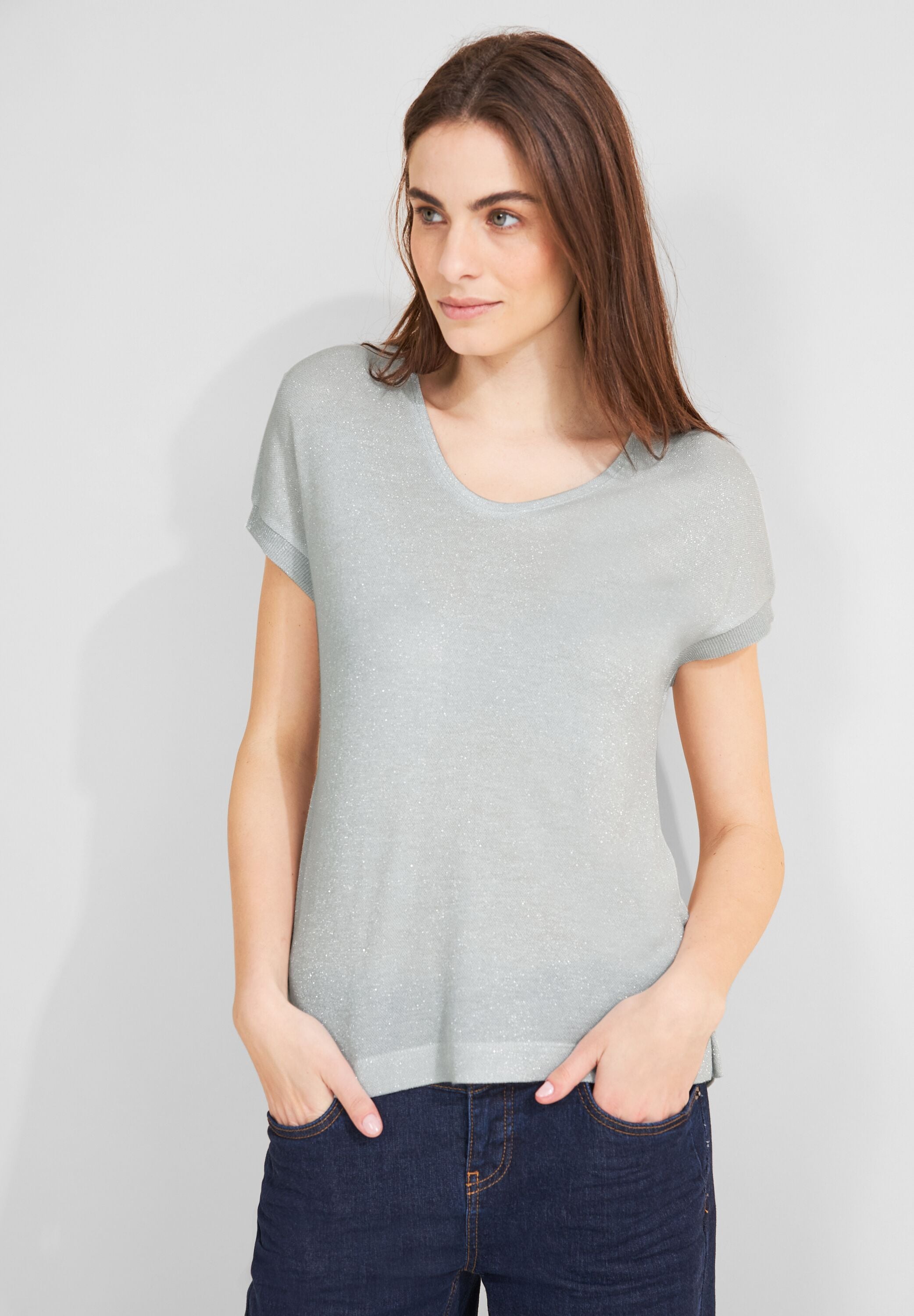 STREET ONE Stricktop »LTD QR V-Neck shiny Shirt«, mit tiefem Rundhalsausschnitt