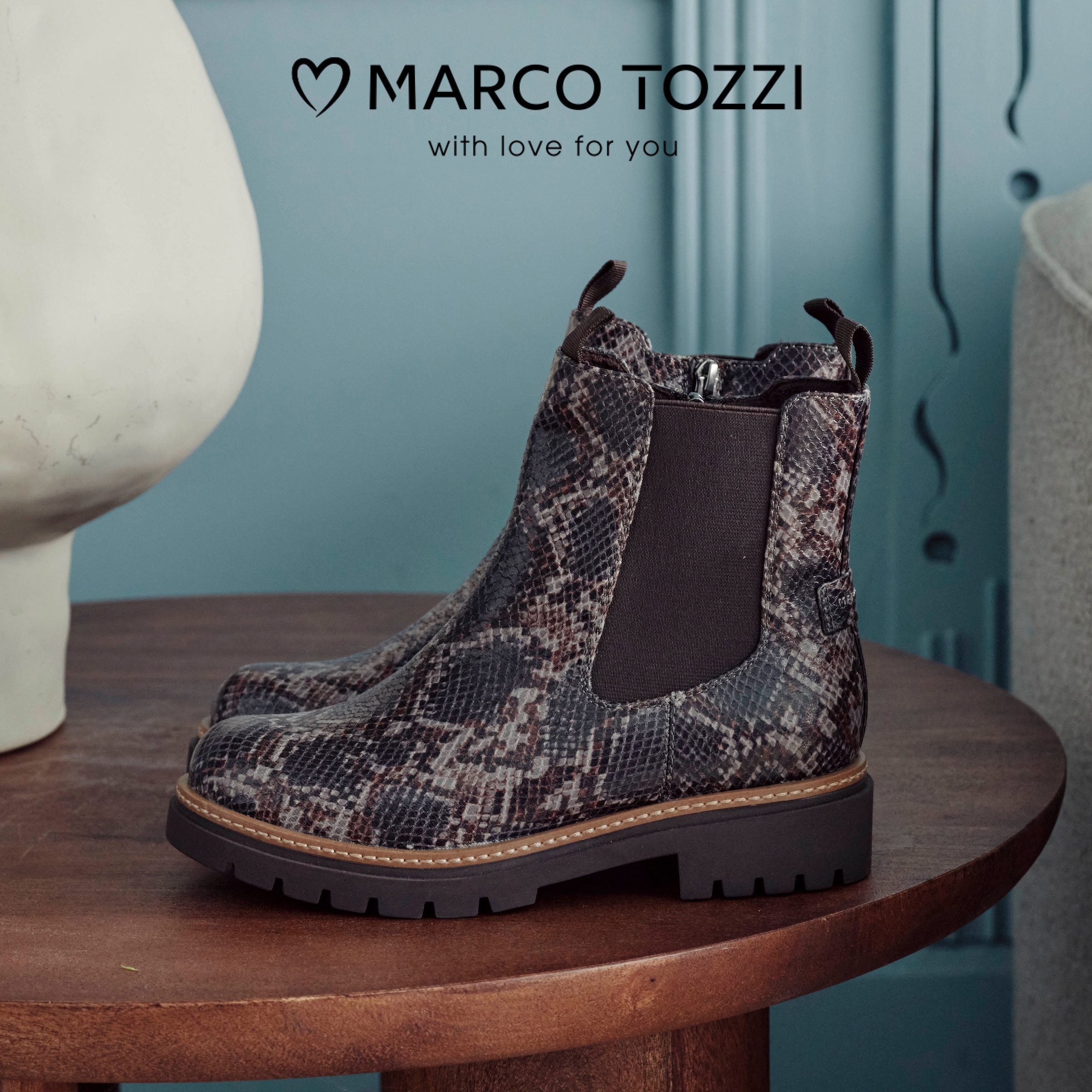 MARCO TOZZI Chelseaboots  Blockabsatz, Stiefelette mit Stretcheinsatz an der Außenseite