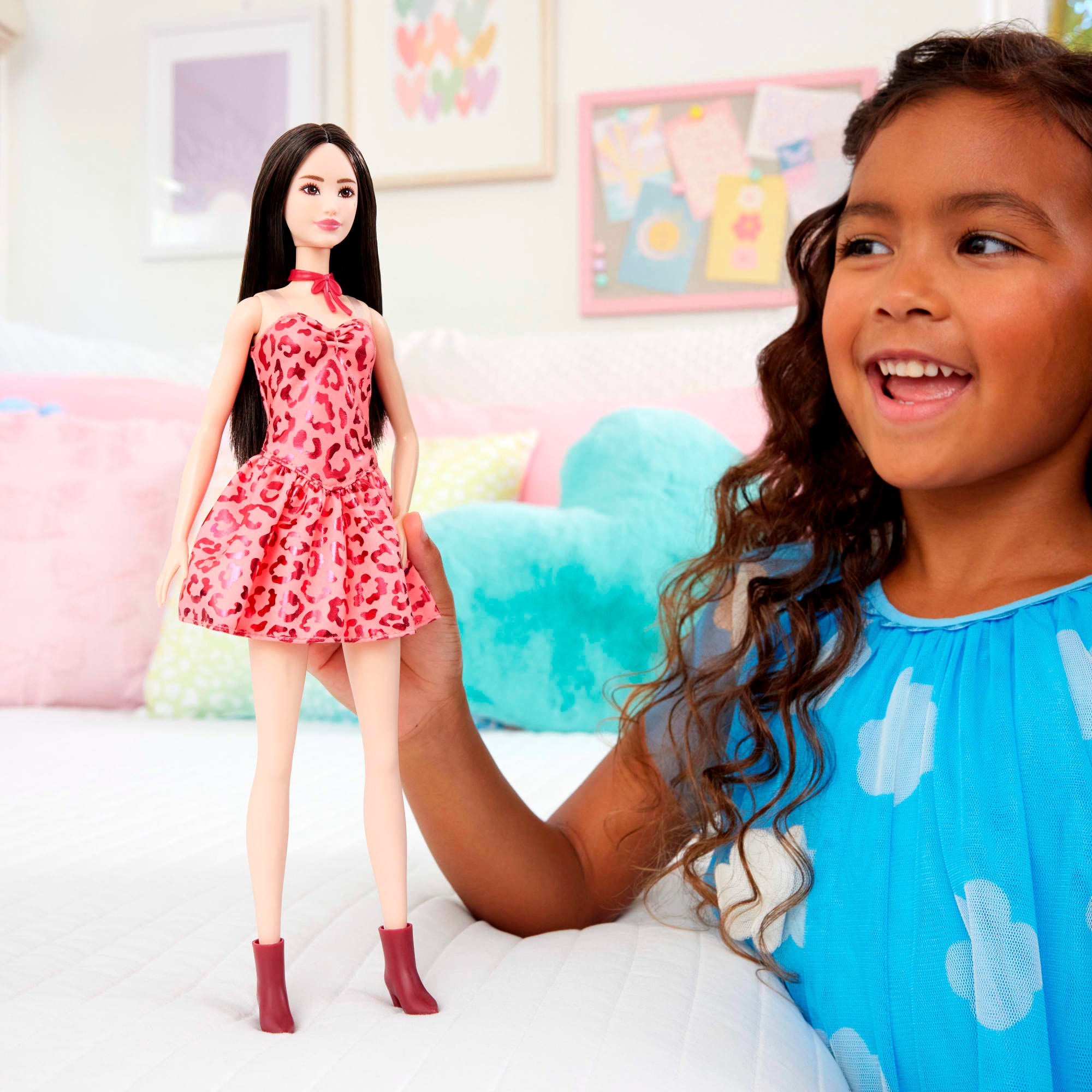 Barbie Anziehpuppe »Barbie Fashionista mit pinkem Leo Outfit«