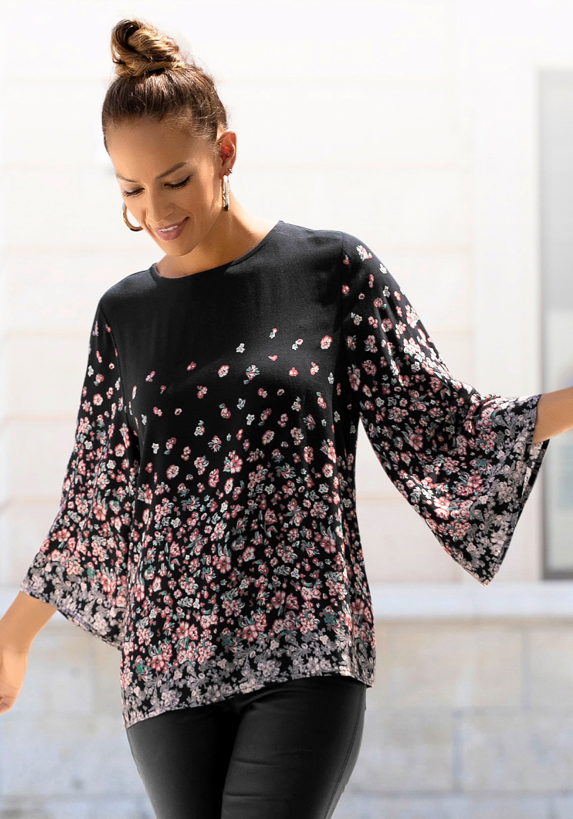 LASCANA Druckbluse, mit Blumendruck und Trompetenärmel, Blusenshirt, elegant