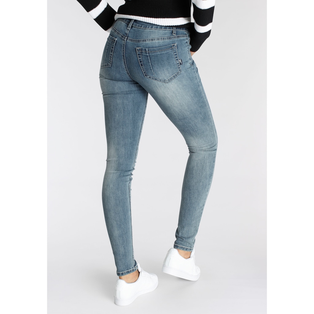 Arizona Skinny-fit-Jeans »Ultra-Stretch, sehr bequem, gut zu kombinieren«, Mid Waist high performance stretch Denim normale Leibhöhe figurbetont