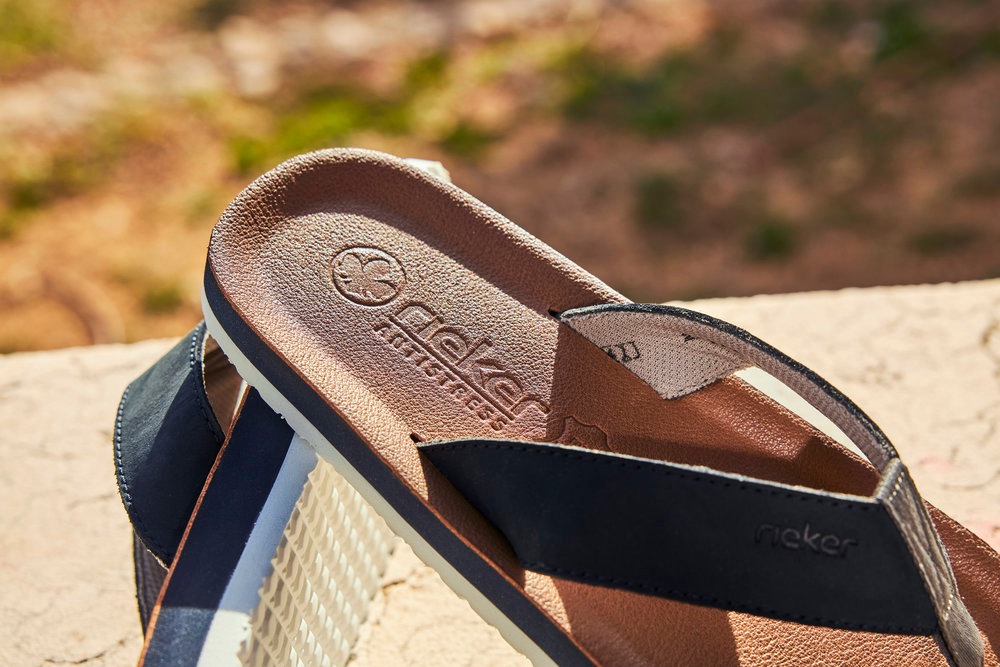 Rieker Zehentrenner, Sommerschuh, Strandschuh, Badeschuh, Poolslide mit Zehensteg