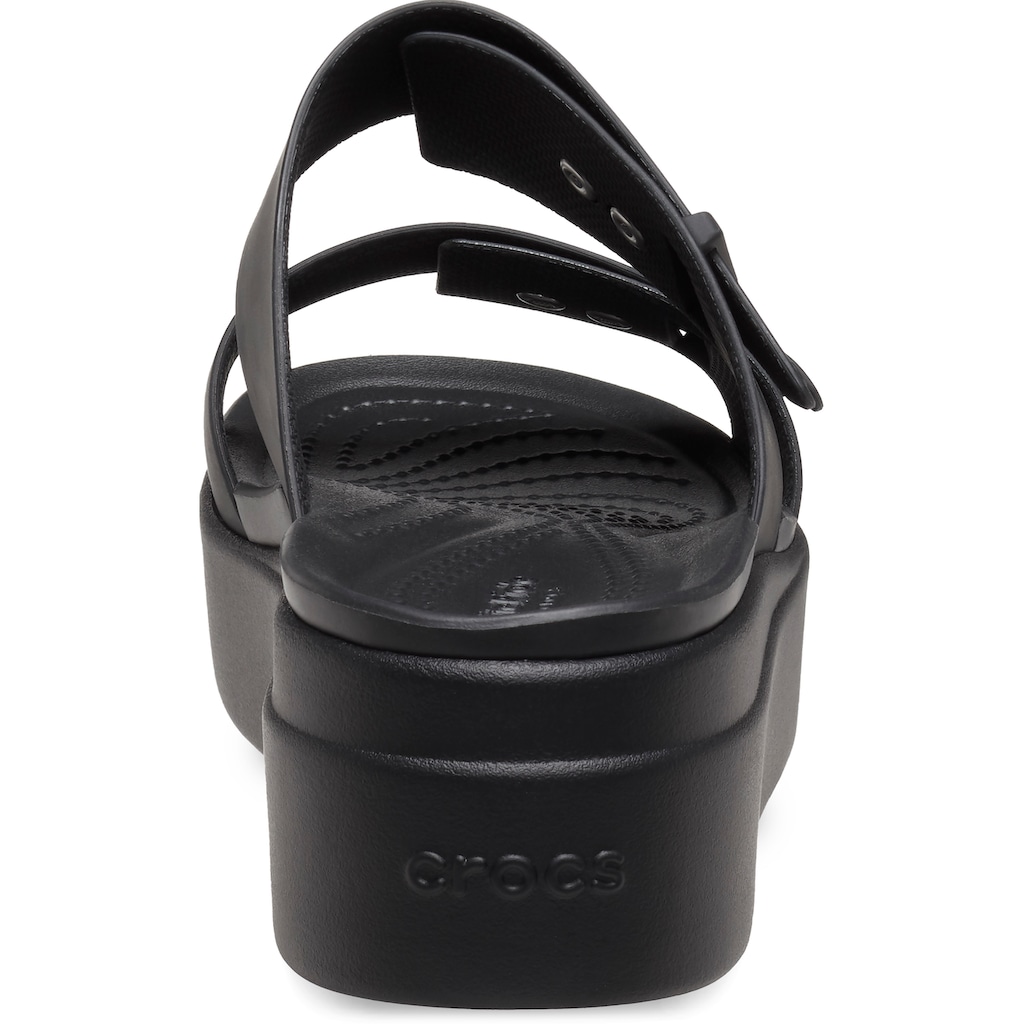 Crocs Pantolette »Brooklyn Low Wedge«, Plateau, Sommerschuh, Schlappen mit Schnallenverschluss