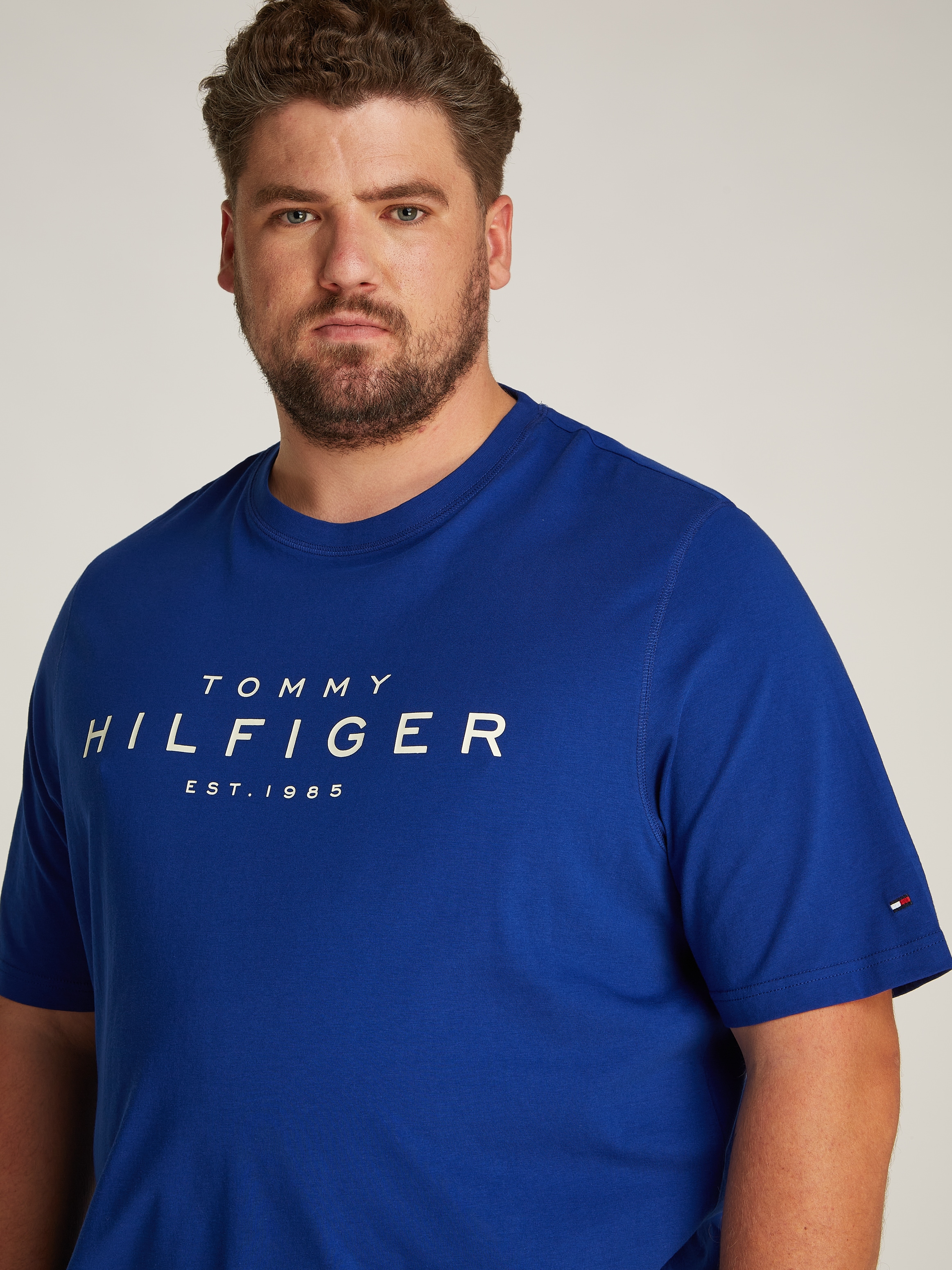 Tommy Hilfiger Big & Tall Rundhalsshirt »BT-BIG RWB HILFIGER TEE-B«, in Großen Größen, Logodruck
