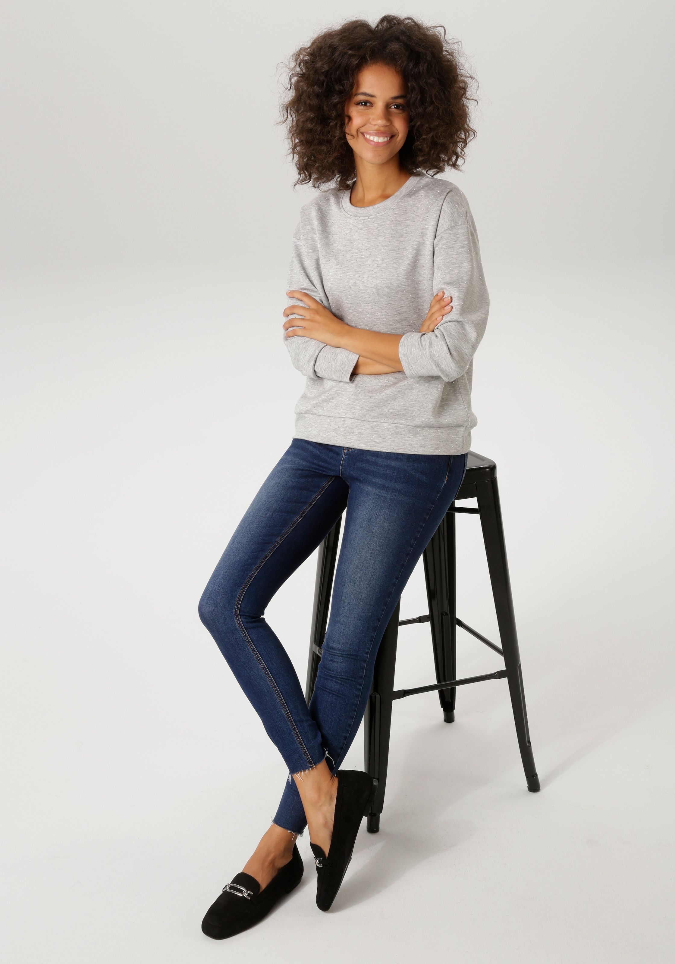 Aniston CASUAL Sweatshirt , allover mit kleinen Glitzersteinchen Verziert - NEUE KOLLEKTION
