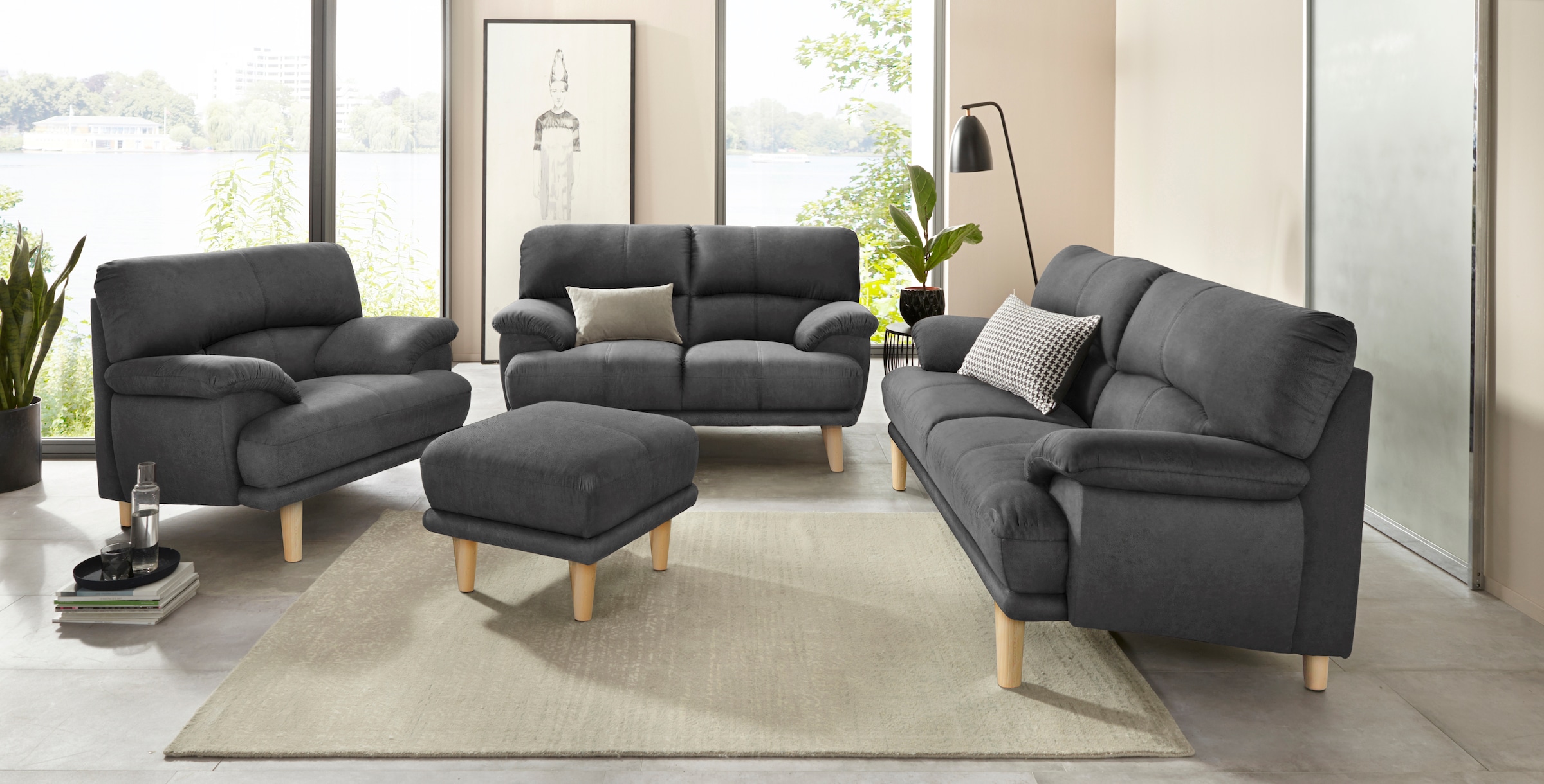 TRENDMANUFAKTUR 3-Sitzer »Cecilia, Sofa in italienischem Design«, mit tollem Sitzkomfort, extrabequeme Armlehnen, Holzfüße