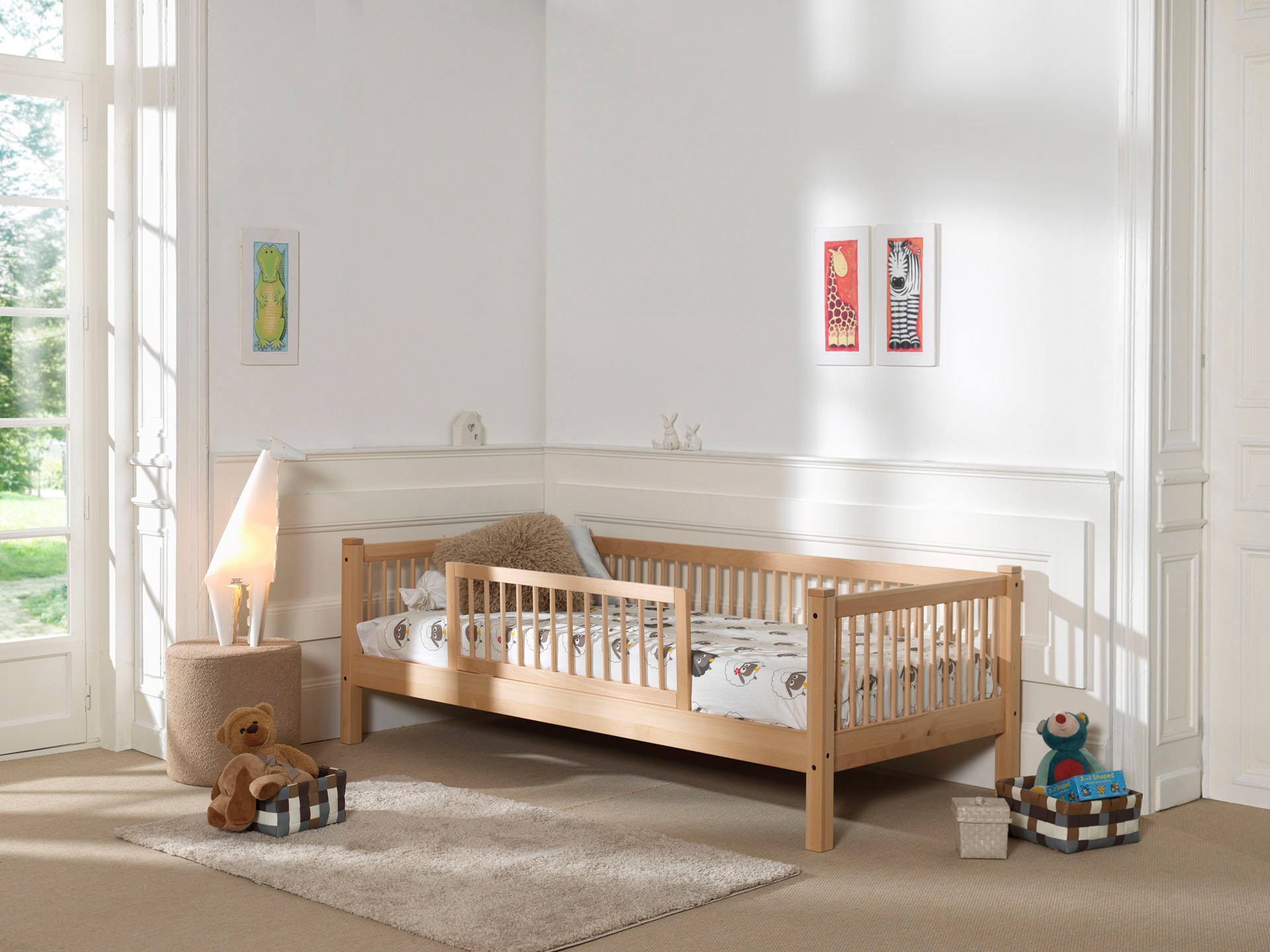 Vipack Daybett »Liegefläche 90 x 200 cm, inkl. Sprossenumrandung, zeitloses Design« Buche massiv, sehr stabil und standfest gebaut, inkl. Rolllattenrost,  zusätzlich inkl. Rausfallschutz vorne