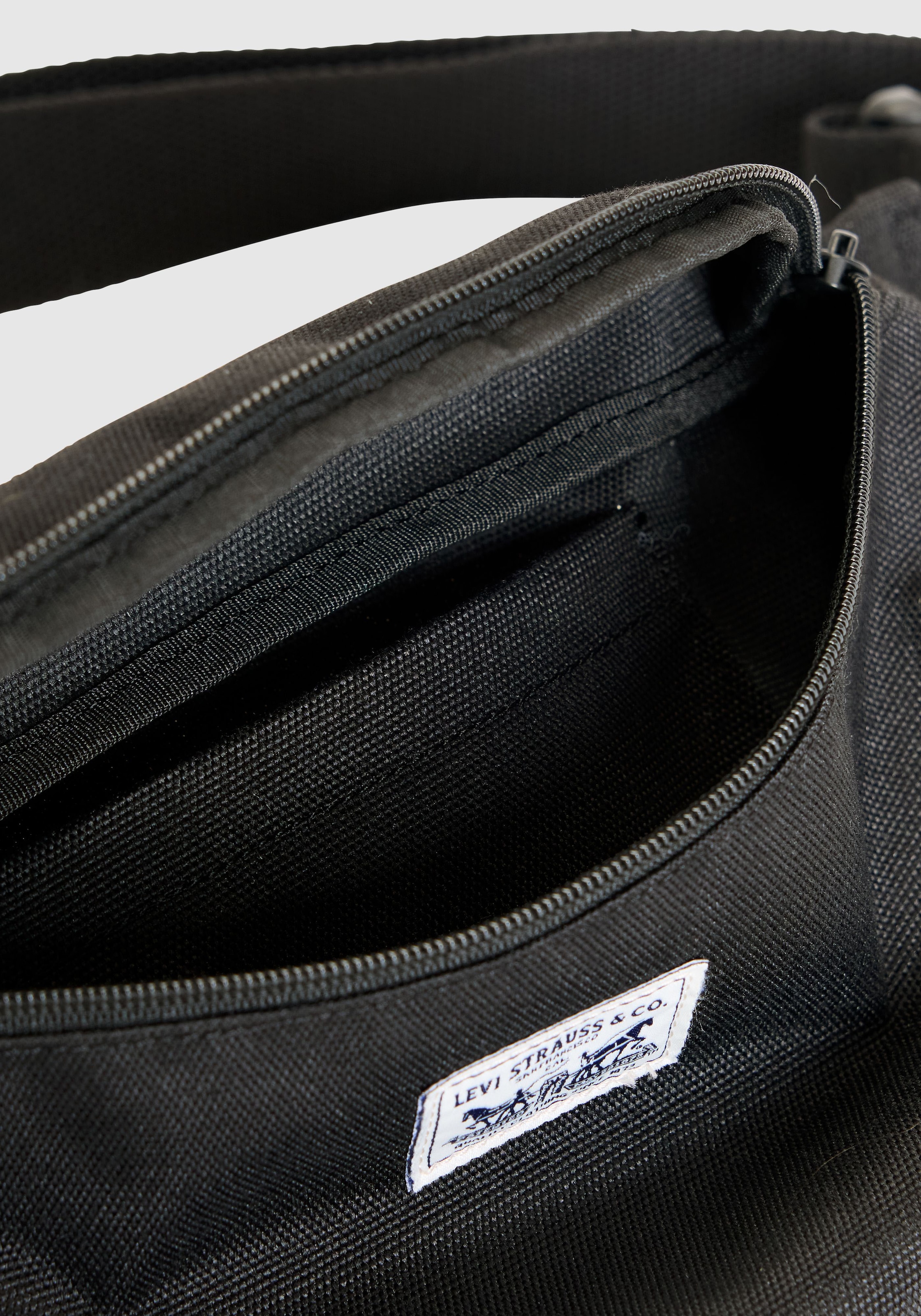 Levi's® Bauchtasche »DUBOCE SLING OV« mit Logo Stickerei