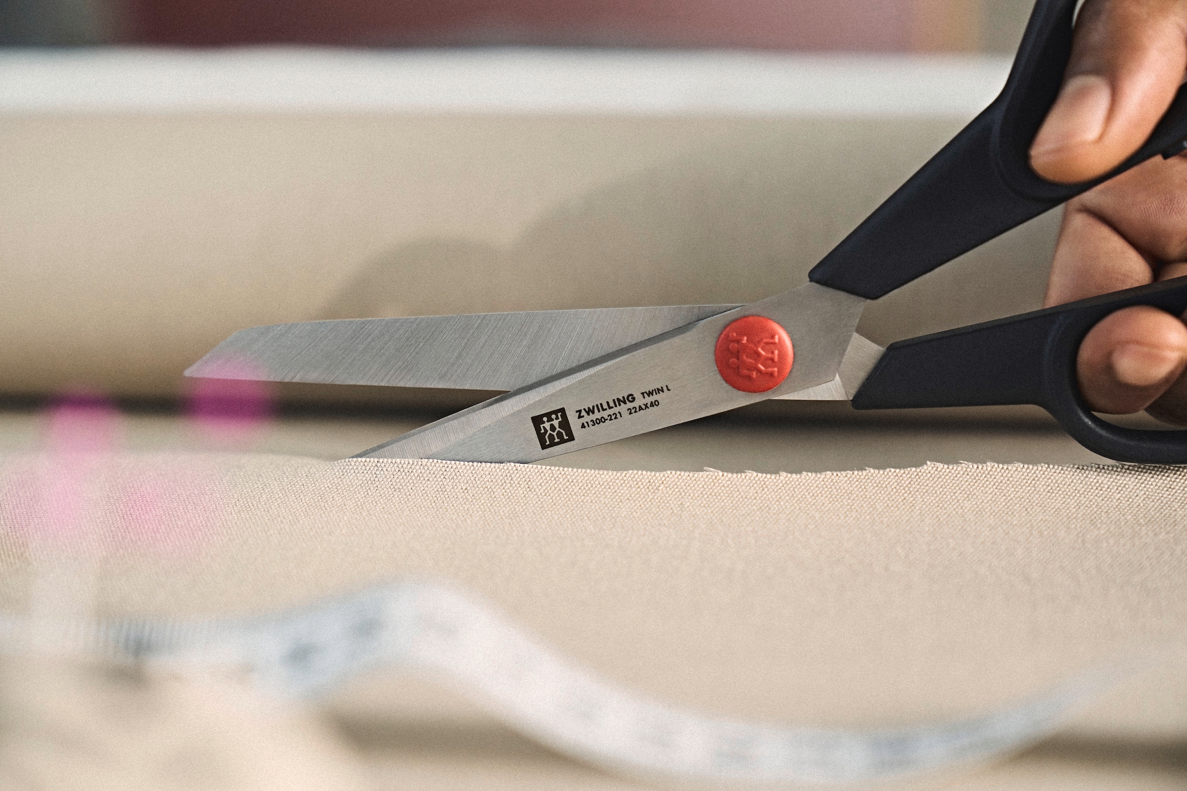 Zwilling Stoffscheren »TWIN L«, (1 tlg.), Rostfreier Spezialstahl, Ergonomisch, 20 cm, schwarz