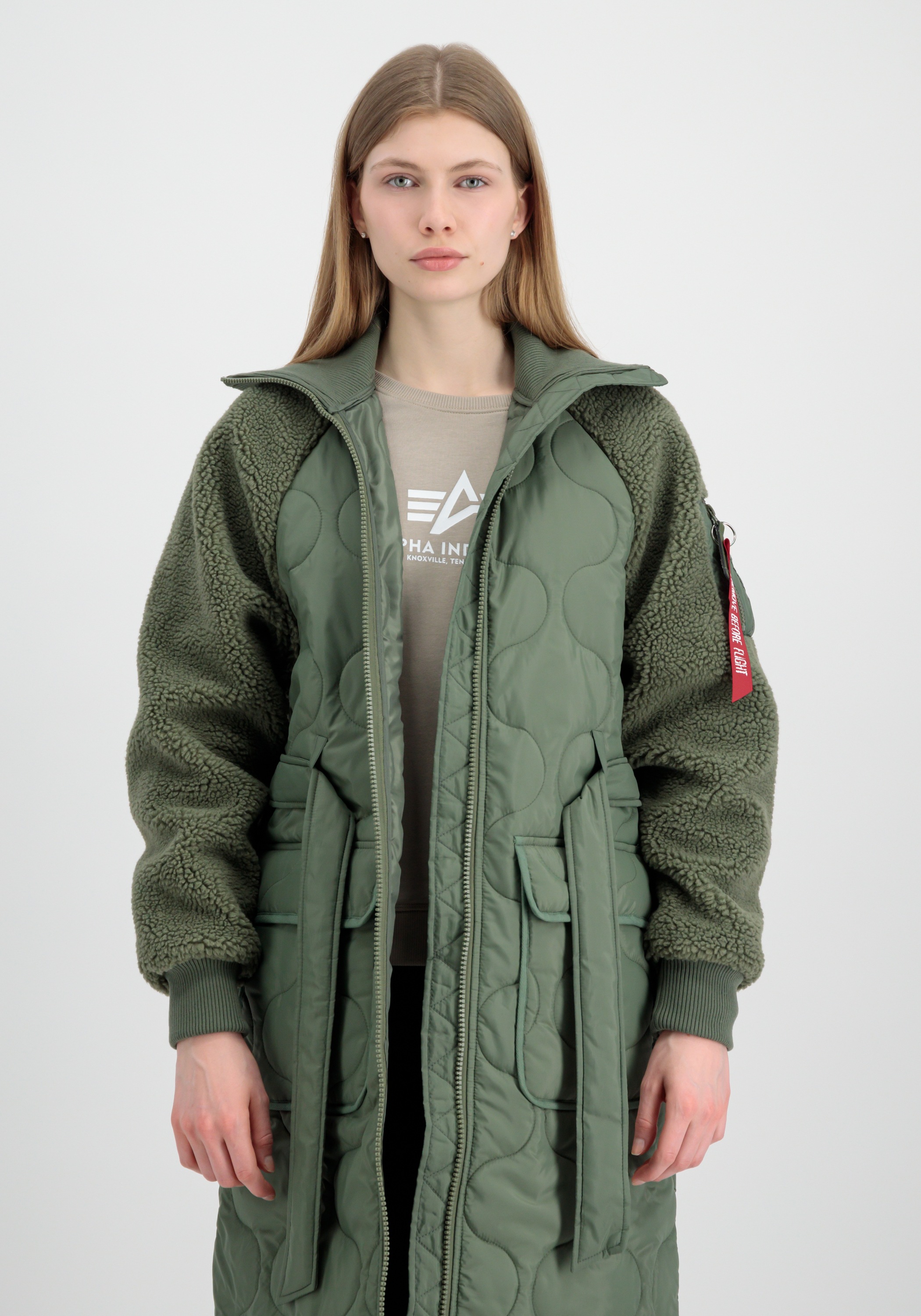 Spannende Alpha Industries Damen Winterjacke Ebenbild