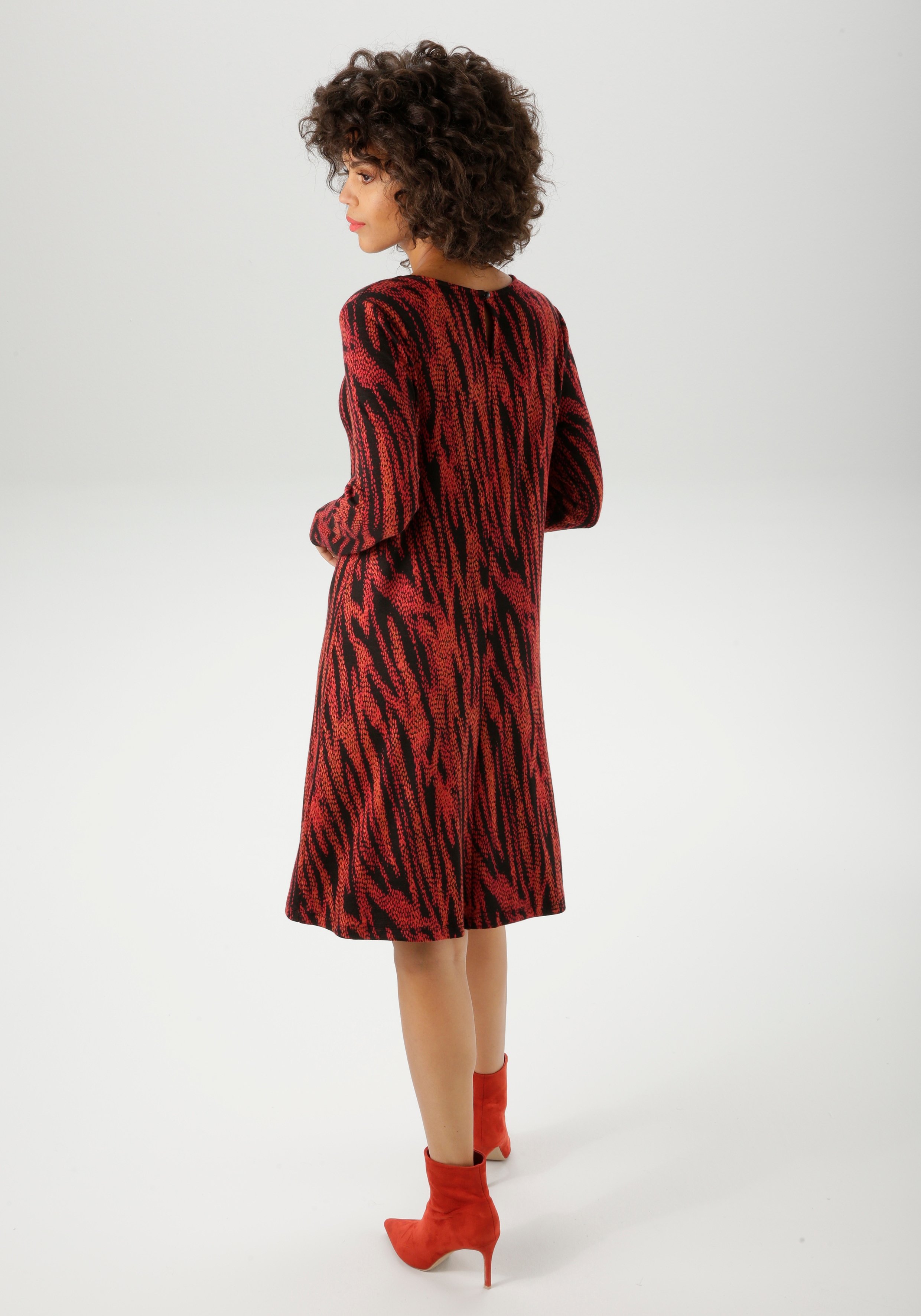 Thumbnail - Aniston CASUAL Jerseykleid mit dekorativem Schmuckelement am Ausschnitt - NEUE KOLLEKTION