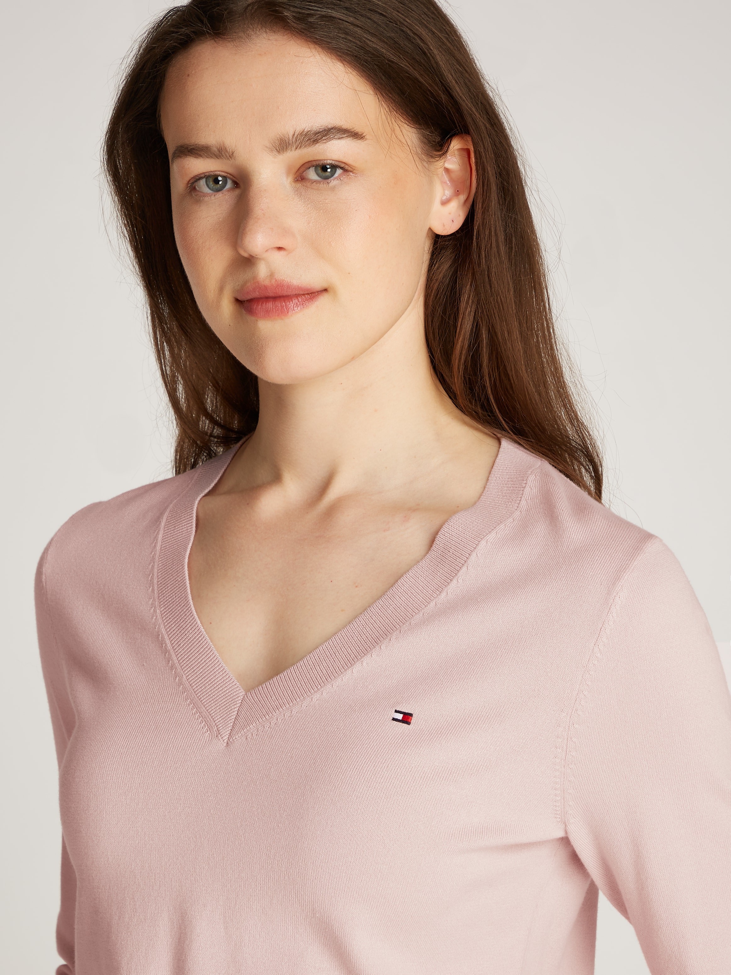 Tommy Hilfiger V-Ausschnitt-Pullover, mit Logo-Stickerei