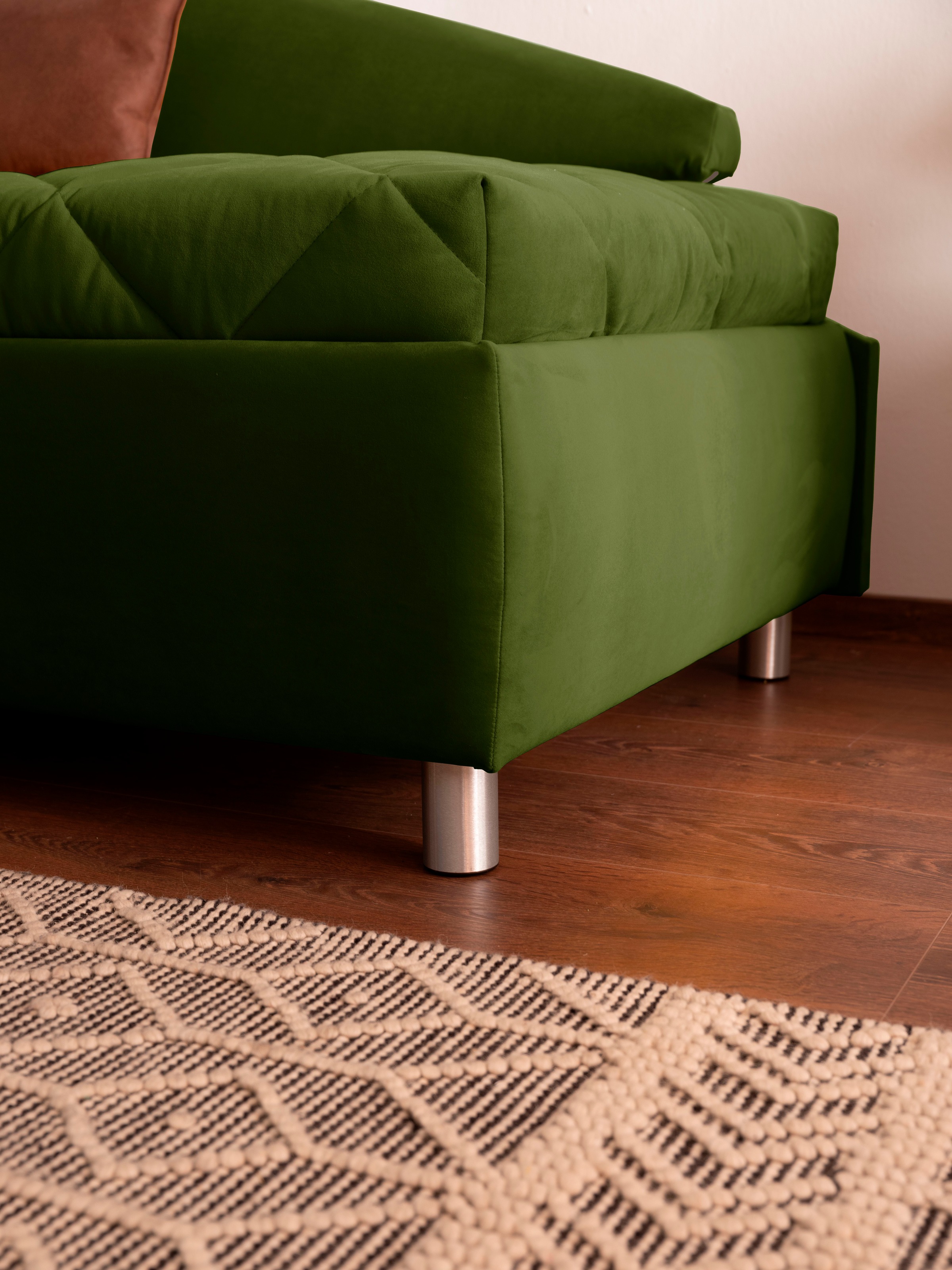 alina Schlafsofa, Bettkasten, Zierkissen-Set aus: 2 Stk. 40x40cm, 1 Stk. 30x30cm