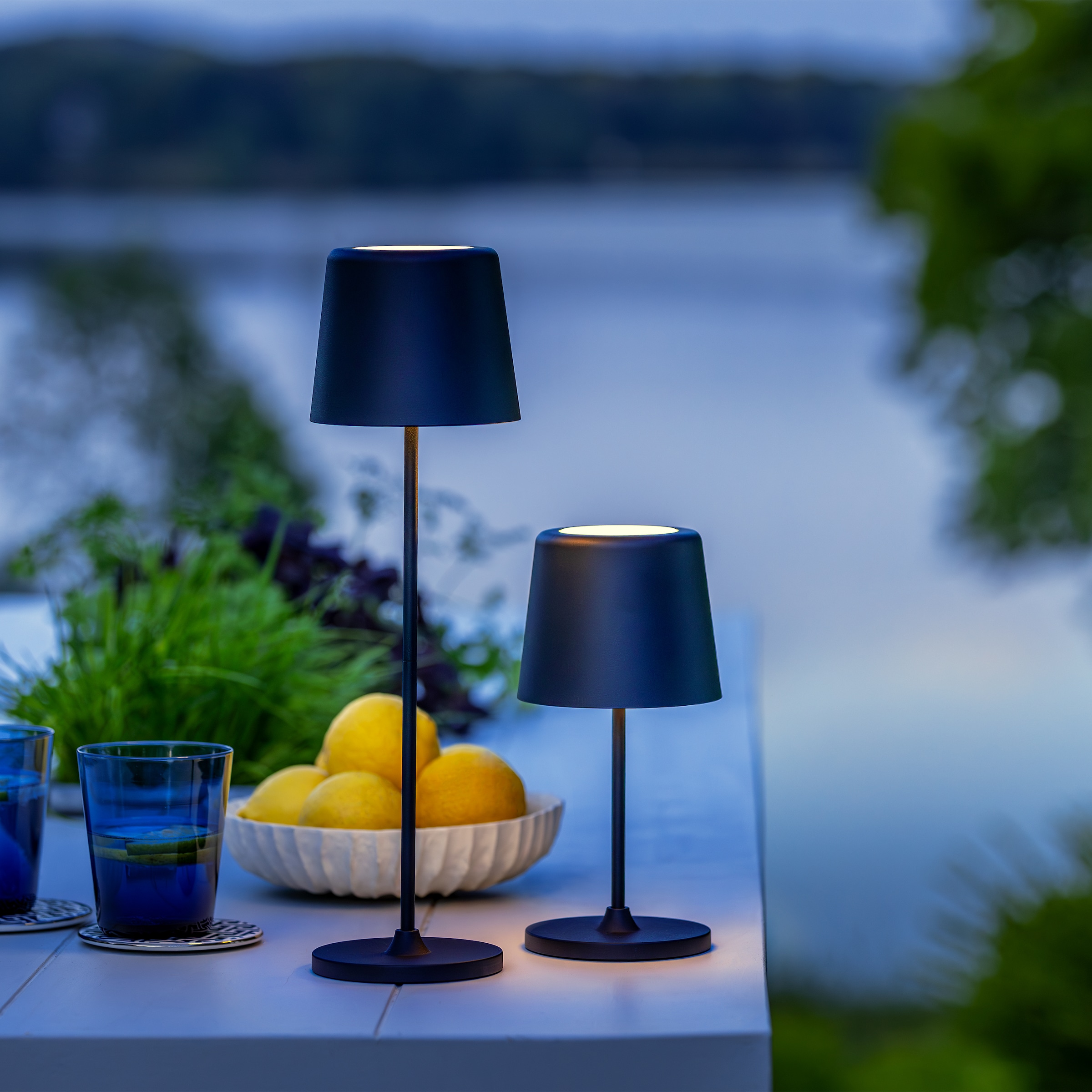 Brilliant LED Tischleuchte »Kaami - mobile LED Außen Akku Tischlampe 2er-Set«, Leuchtmittel LED-Modul | LED fest integriert, 310 lm, Touchdimmer, USB, Akku, Outdoor, Indoor, Akkuleuchte 37cm hoch