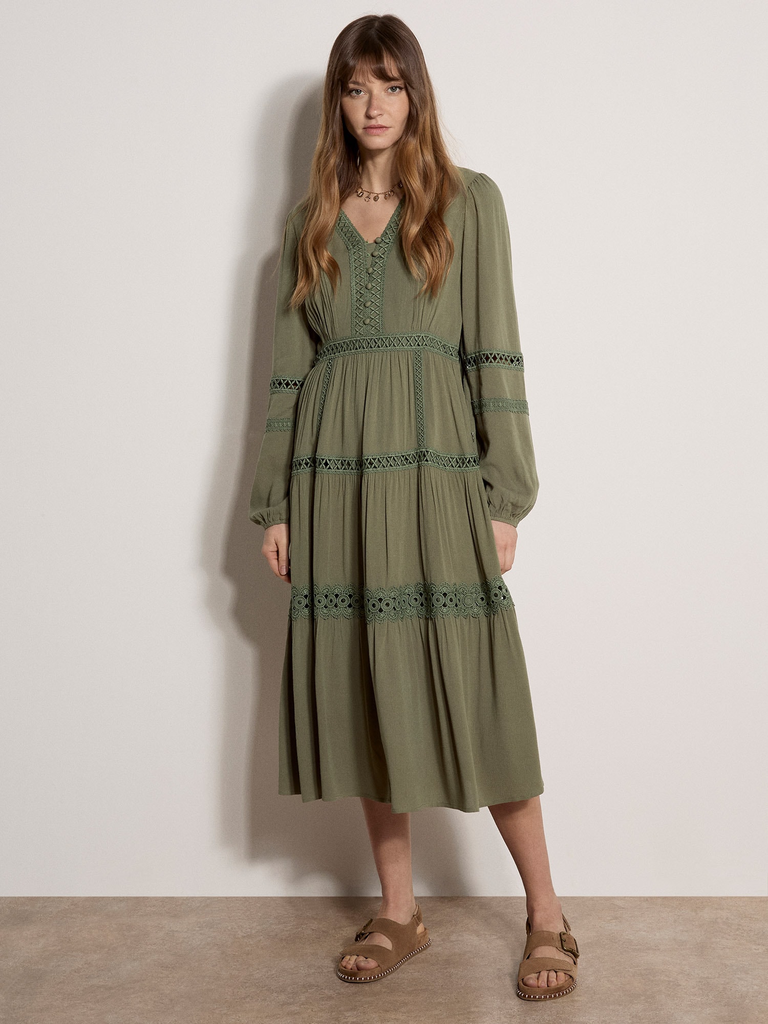 Apricot Midikleid "Midi-Kleid" mit Spitzenbesatz und Stufen