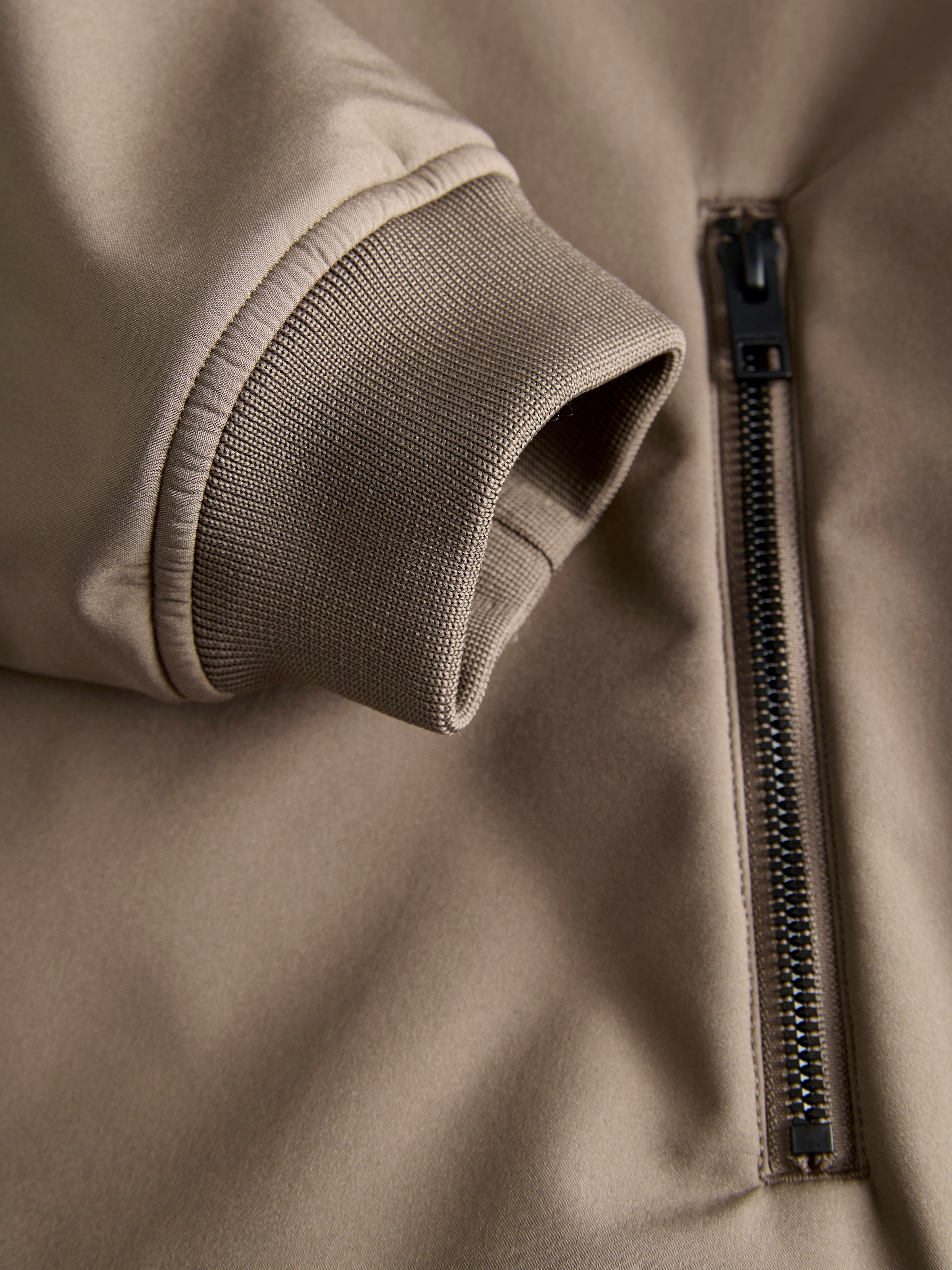 Jack & Jones Softshelljacke »JJEBASIC mit wasserabweisender Funktion« mit Kapuze mit Kordelzug