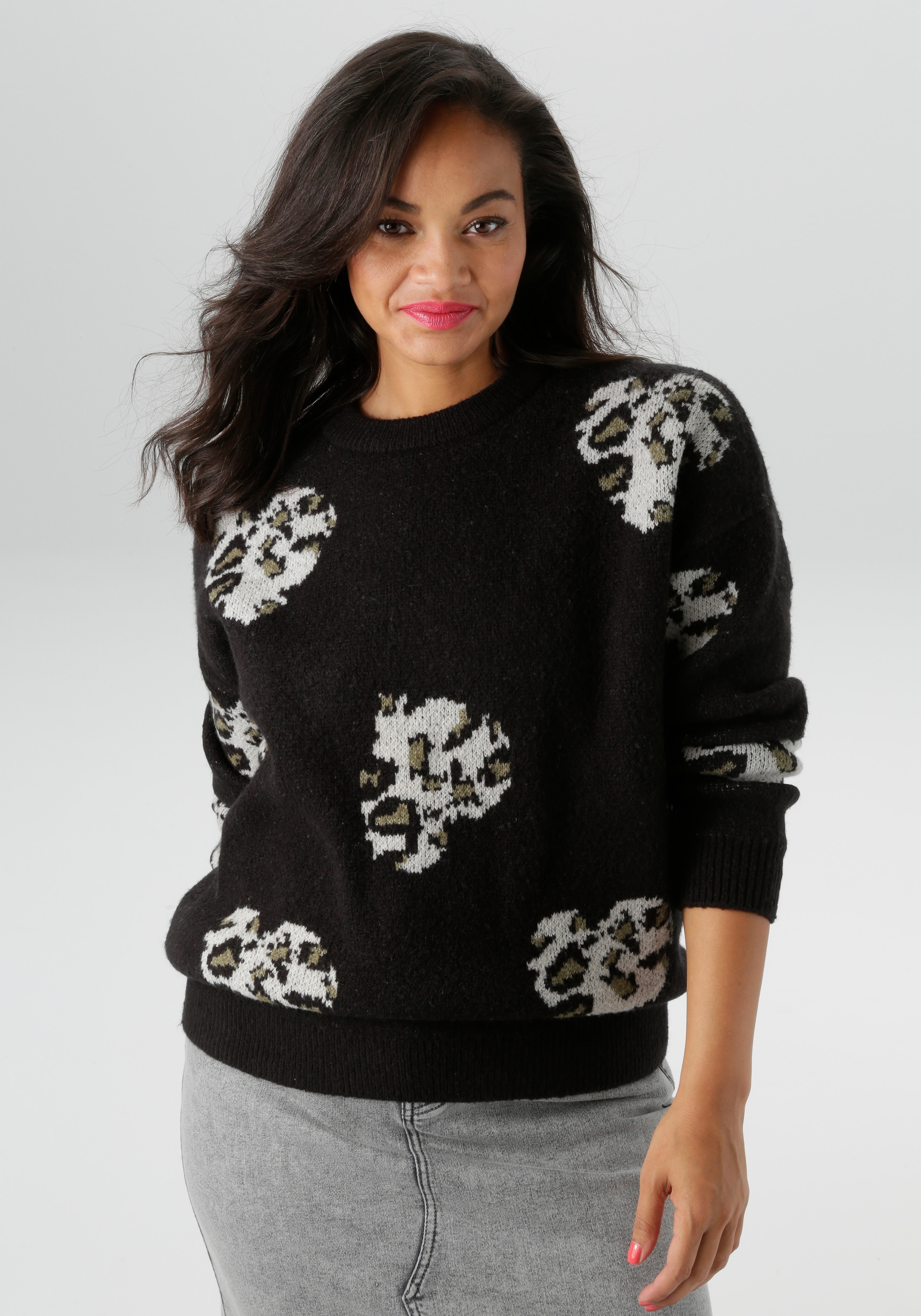 Aniston PLUS Strickpullover, mit eingestrickten Herzchen in Animalprint günstig online kaufen
