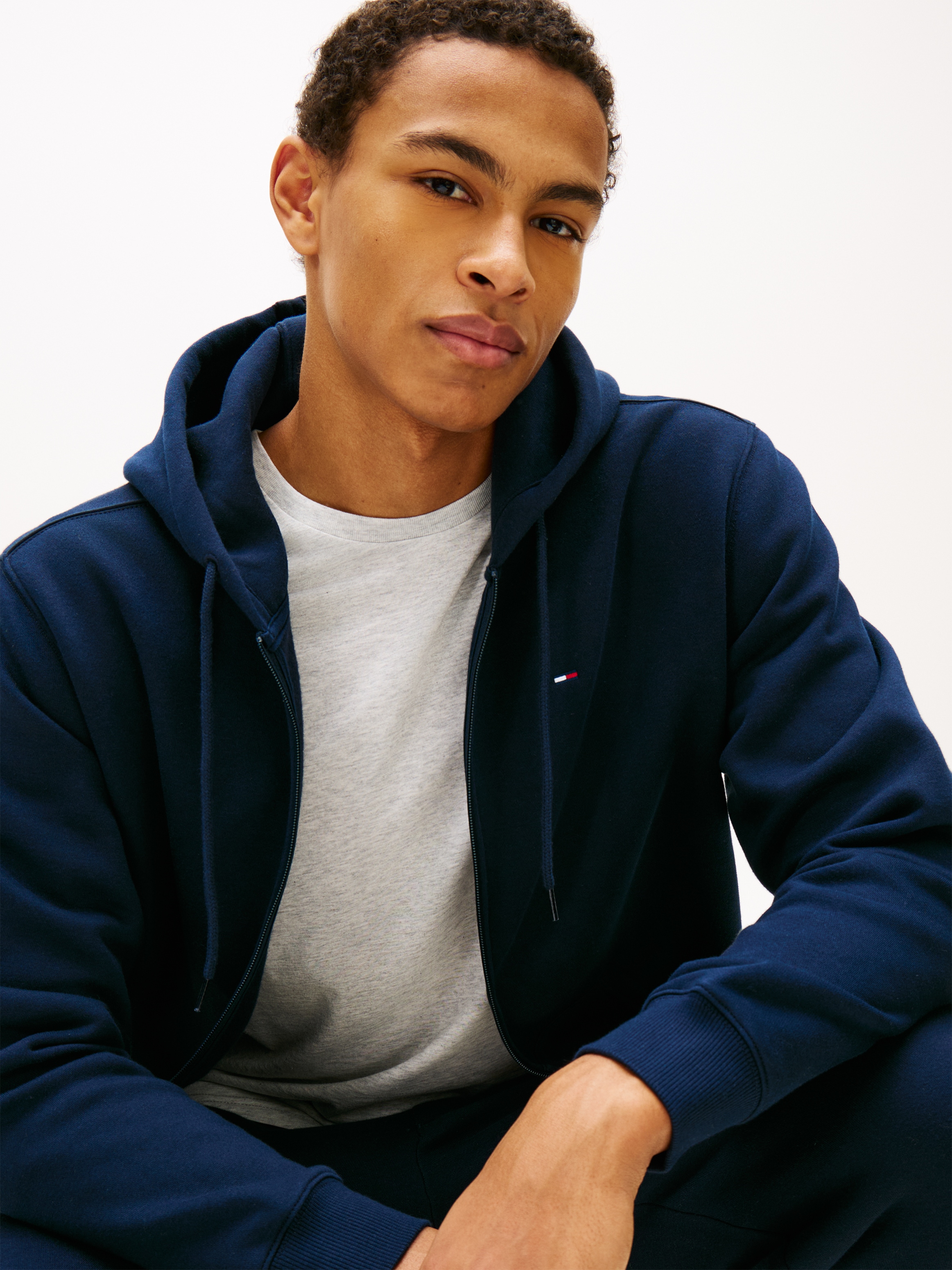 Tommy Jeans Jogginganzug »TJM REGULAR FLAG« 2 Sweatjacke und Sweathose, normale Passform