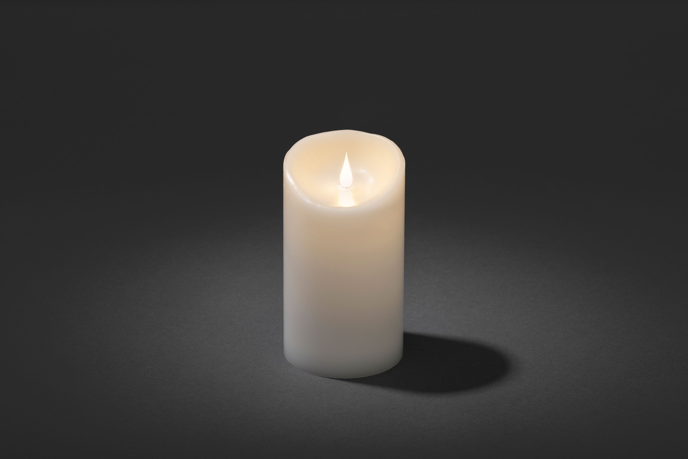 KONSTSMIDE LED-Kerze »Weihnachtsdeko«, LED Echtwachskerze, weiß, mit 3D Flamme, Ø 10 cm, Höhe: 18 cm