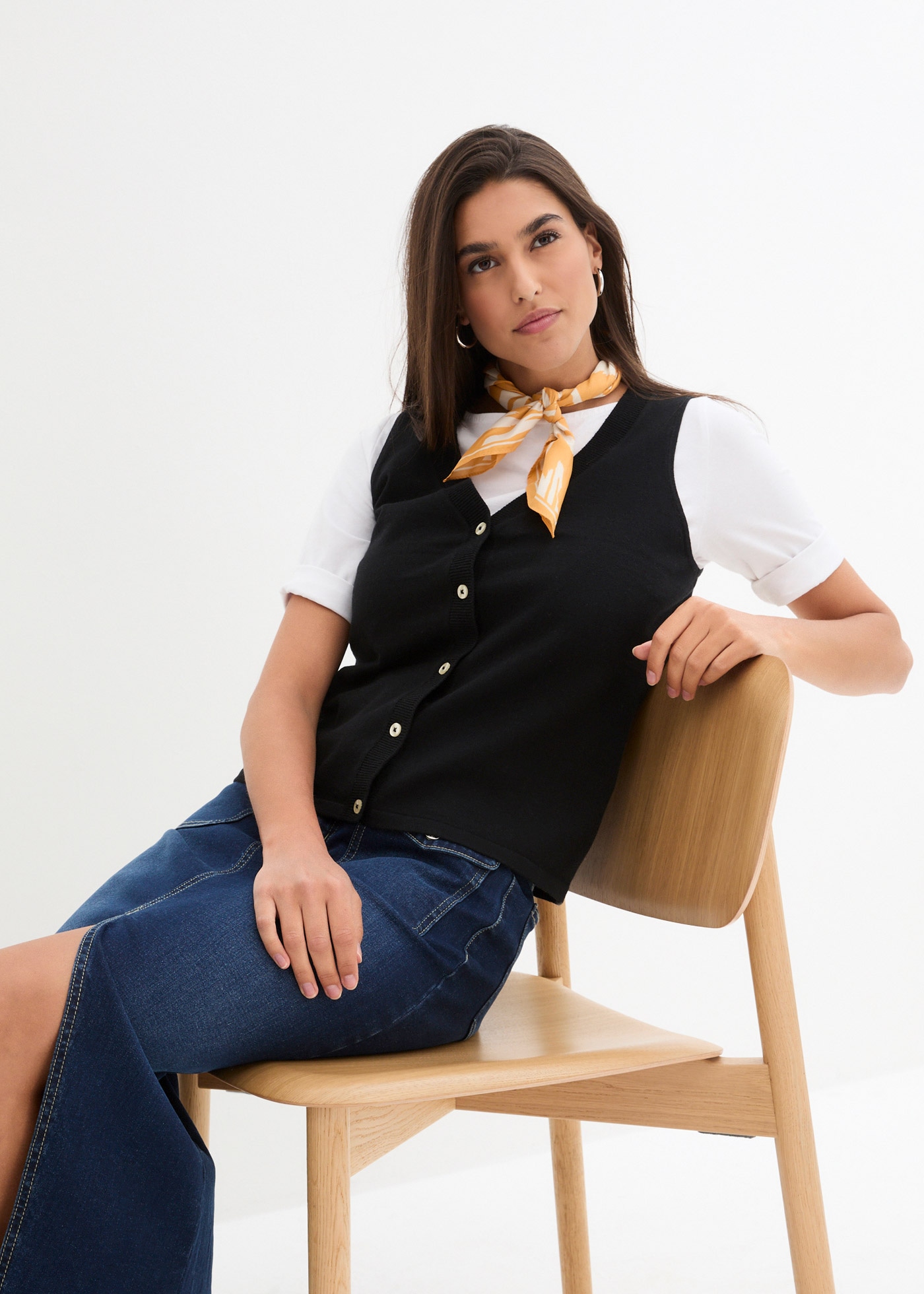 bonprix Strickweste »Feinstrick-Weste mit Knöpfen« aus Baumwollmischung, Slim fit Passform, mit Knopfleiste, unifarben