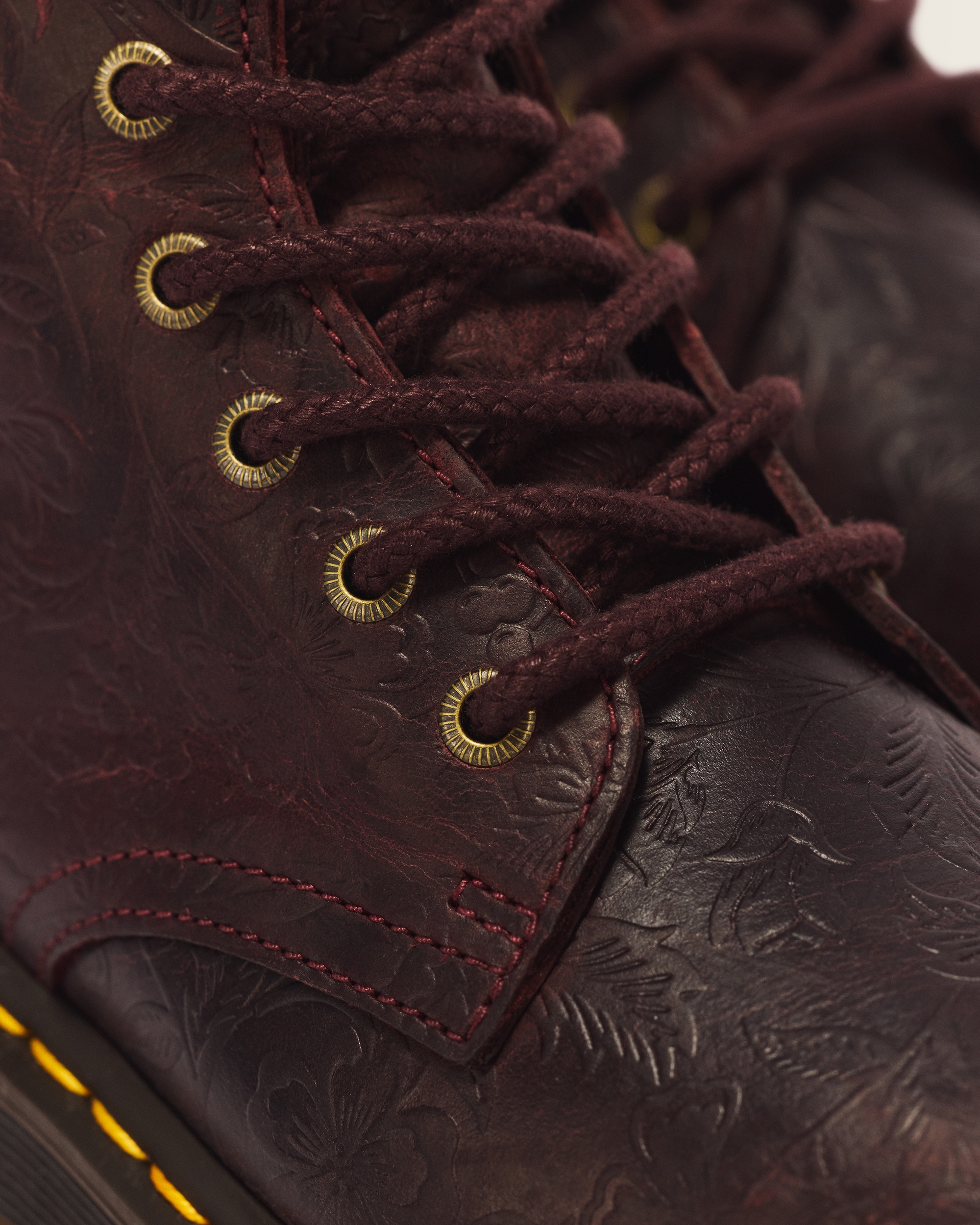DR. MARTENS Schnürboots »Jadon Emboss Floral«  Blockabsatz, Plateau, Stiefelette mit modischer Blütenprägung