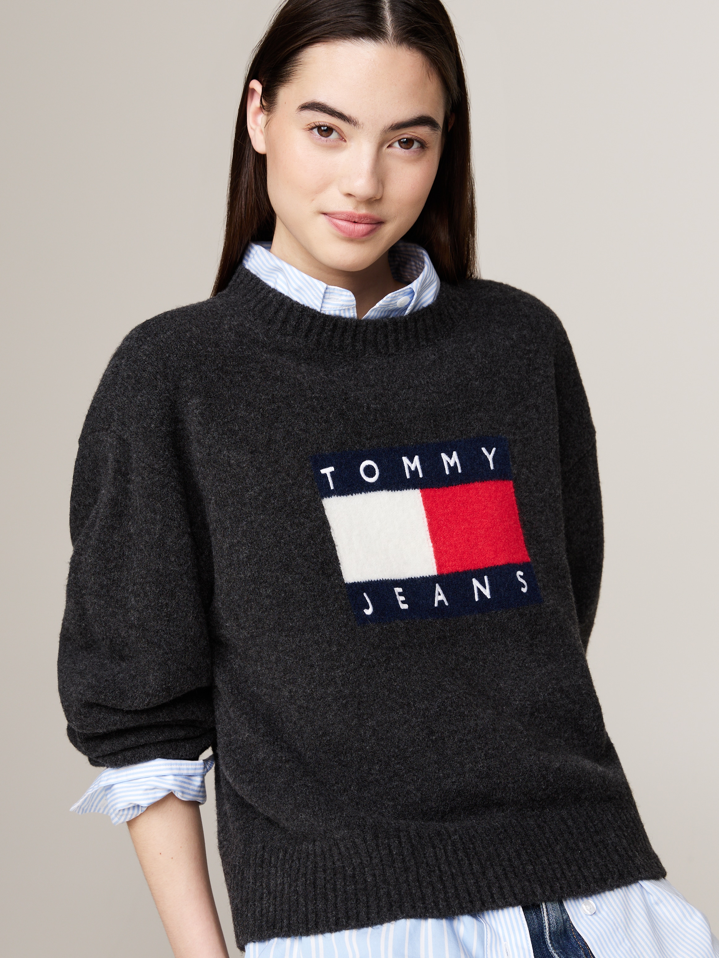 Tommy Jeans Curve Strickpullover »TJW MELANGE FLAG SWEATER EXT«, in Großen Größen, mit Wollanteil & Elasthan