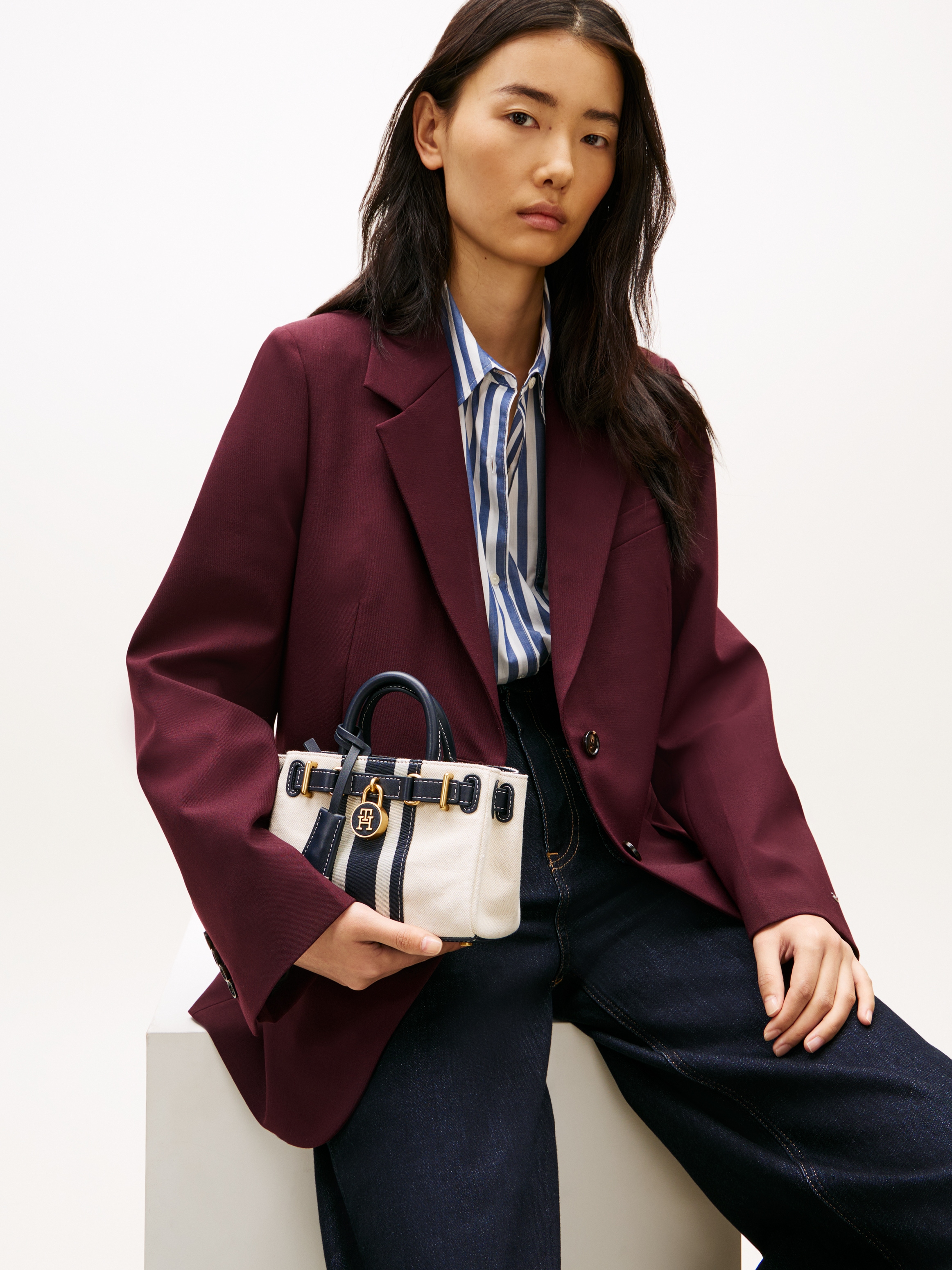 Tommy Hilfiger Tragetasche »AMERICAN ICON MICRO TOTE CANVAS« Damen Handtasche, Minibag, Umhängetasche mit Schloss-Schmuckelement