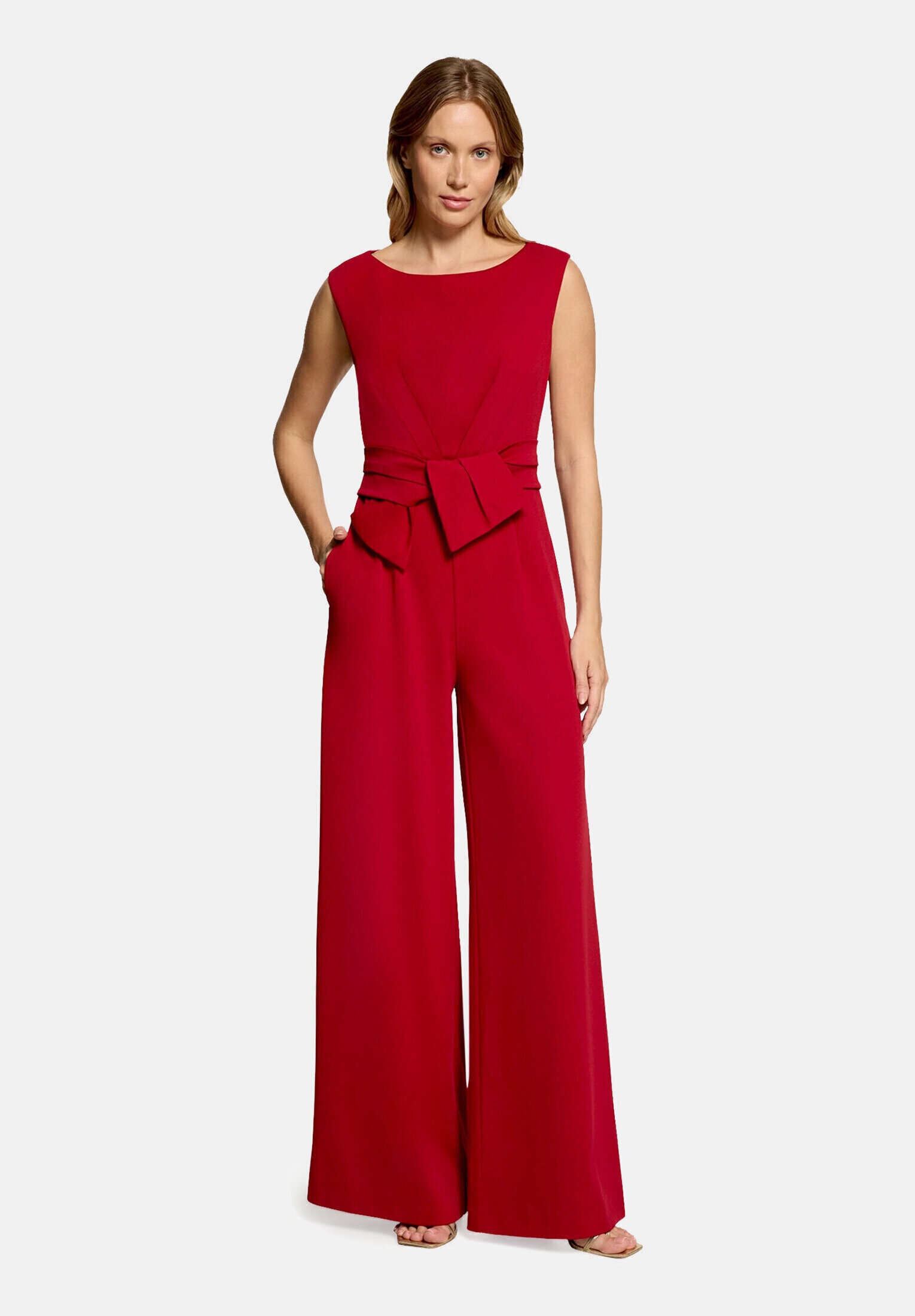 Vera Mont "Damen mit weitem Bein" 1 Bunddetail