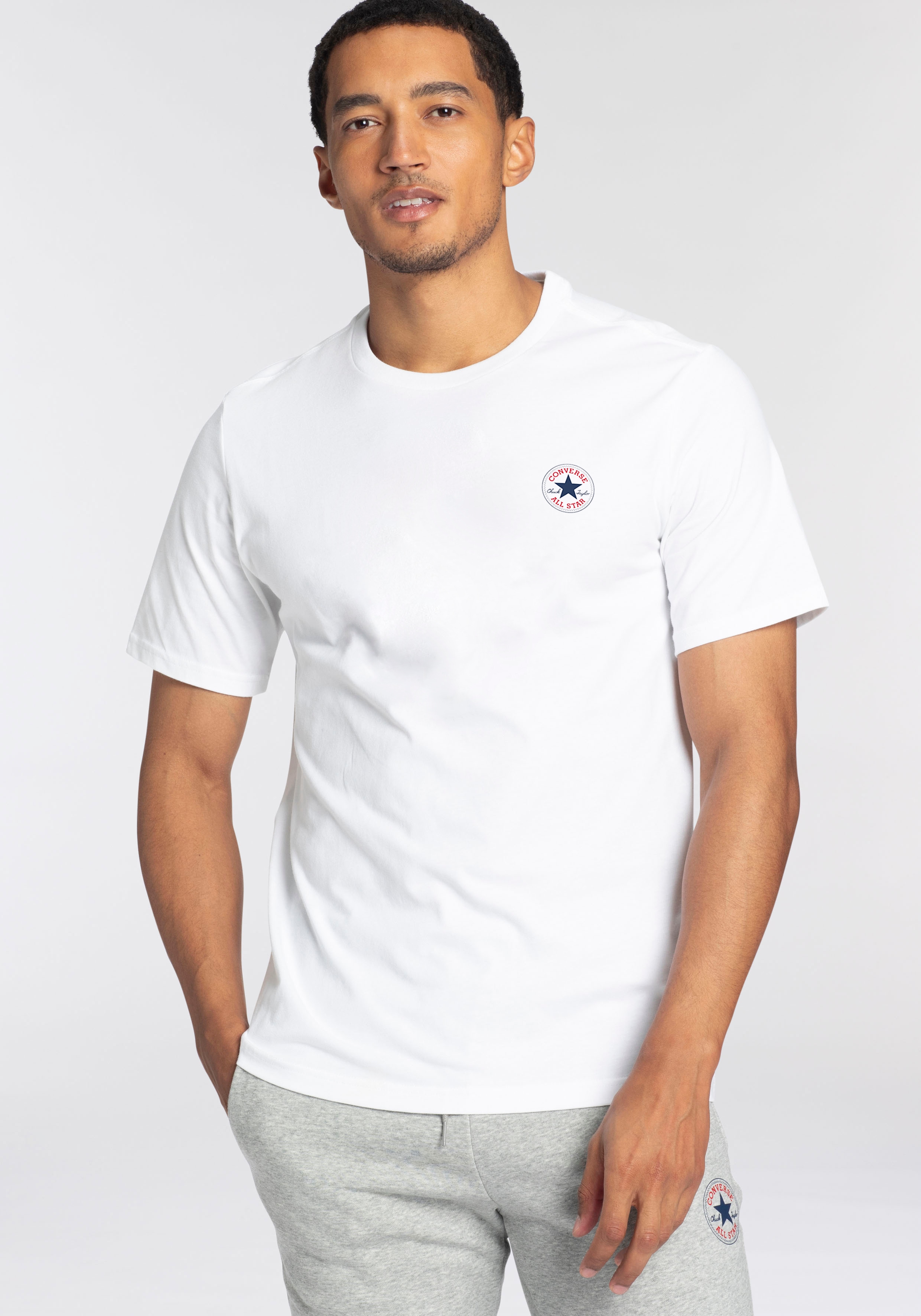Converse T-Shirt "CORE CHUCK PATCH TEE" Kurzarmdesign, mit Rundhalsausschnitt, ohne Verschluss, aus Baumwolle