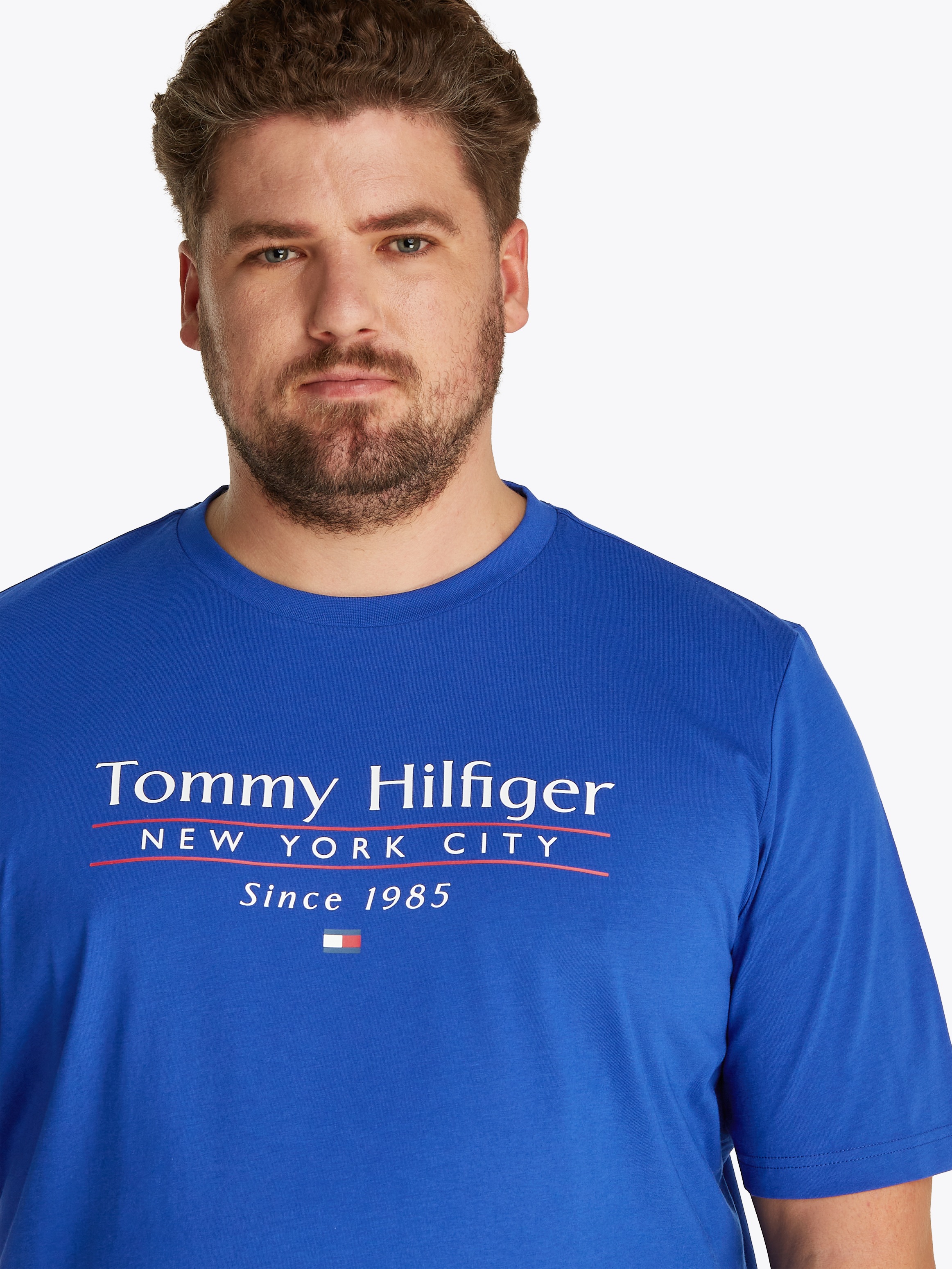 Tommy Hilfiger Big & Tall T-Shirt »BT-HILFIGER CENTER STACK TEE-B«, Große Größen, mit mehrfarbigen Print