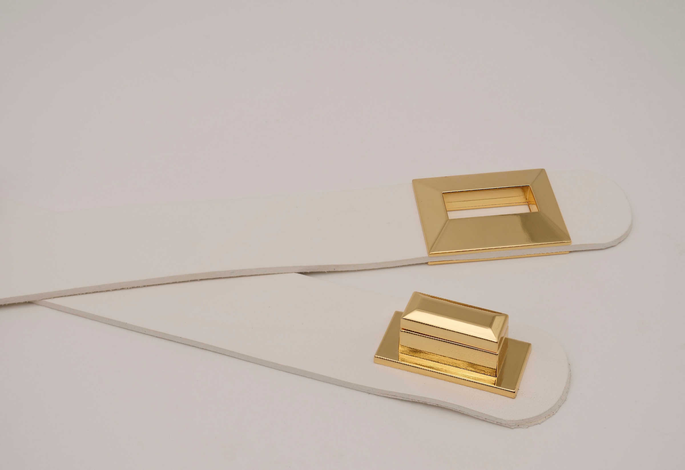 AnnaMatoni Ledergürtel, mit goldener Schließe