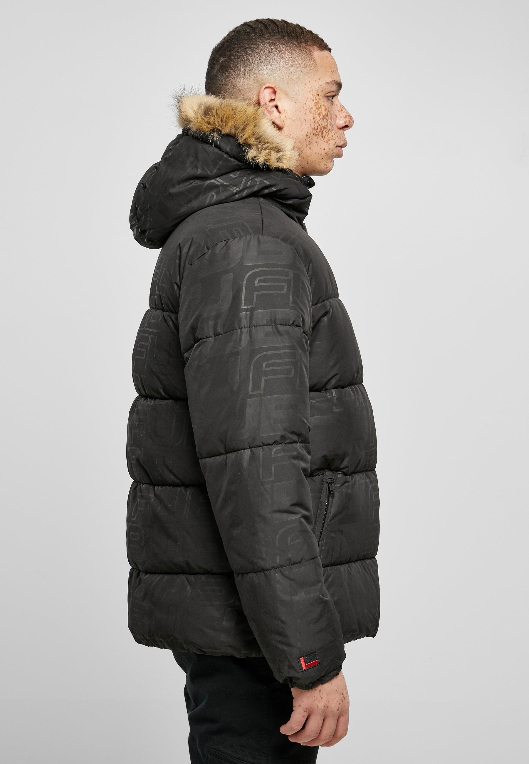 Fubu Winterjacke »Fubu Herren FM224-039-2 FUBU Corporate AOP Puffer Jacket«, (1 St.), mit Kapuze