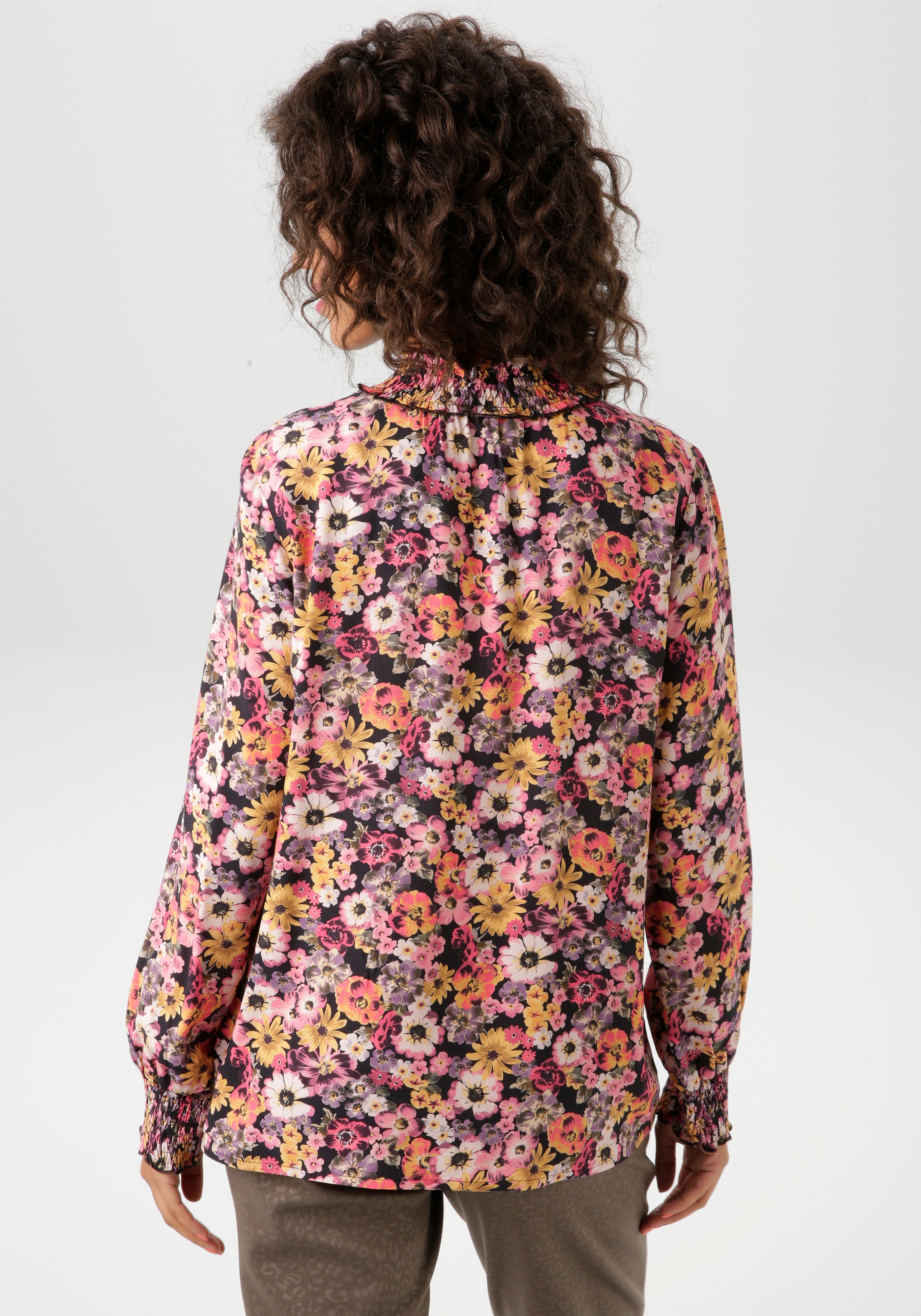 Aniston CASUAL Schlupfbluse, mit romantischen, farbenfrohen Blüten bedruckt - NEUE KOLLEKTION