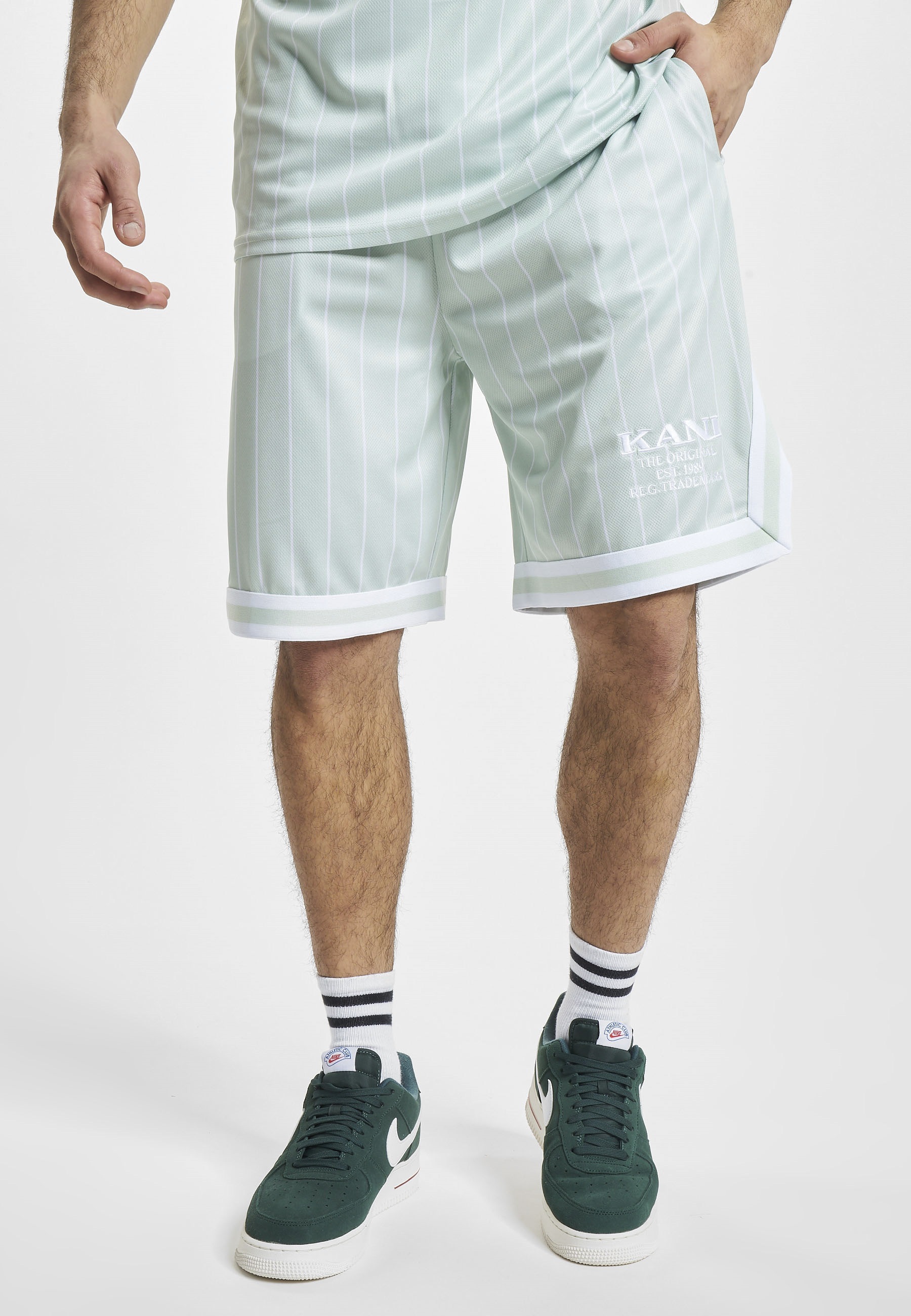 Thumbnail - Karl Kani Shorts "Karl Kani Herren KM232-005-1 KK Retro Pinstripes Mesh Shorts"